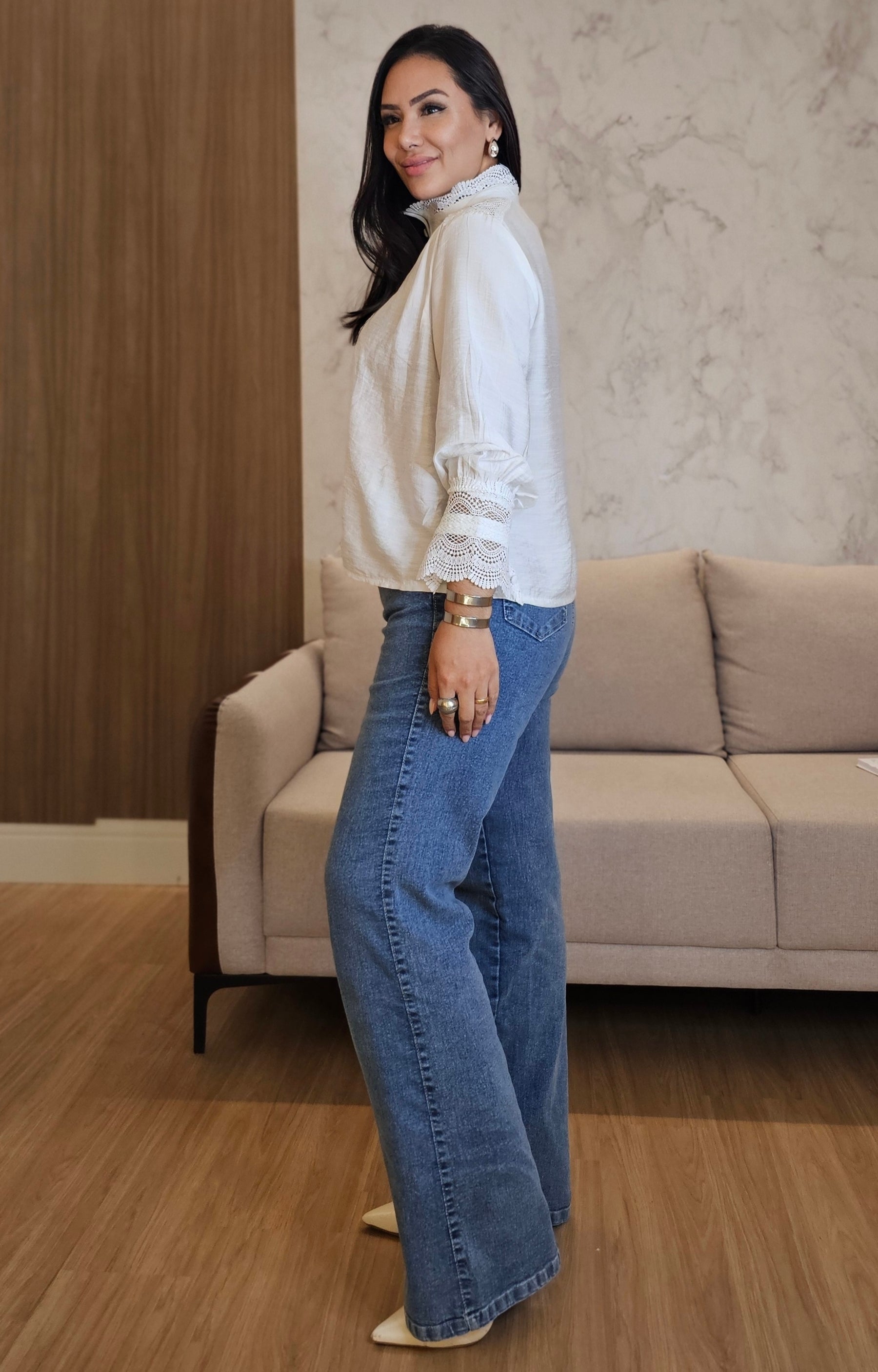 Camisa Nicolly com detalhes em Renda