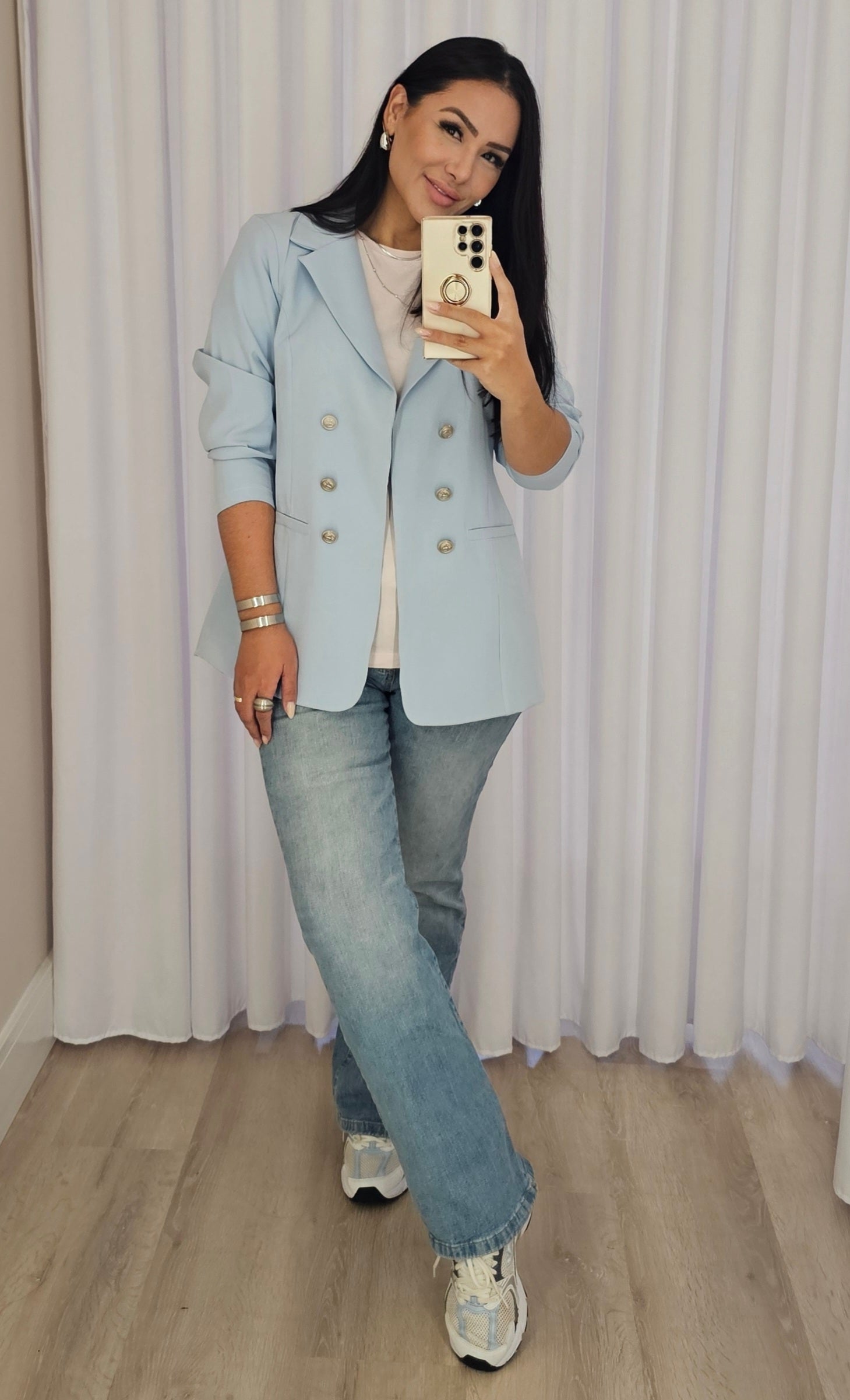 Blazer Feminino de Alfaiataria Azul Claro – Elegância e Caimento Perfeito