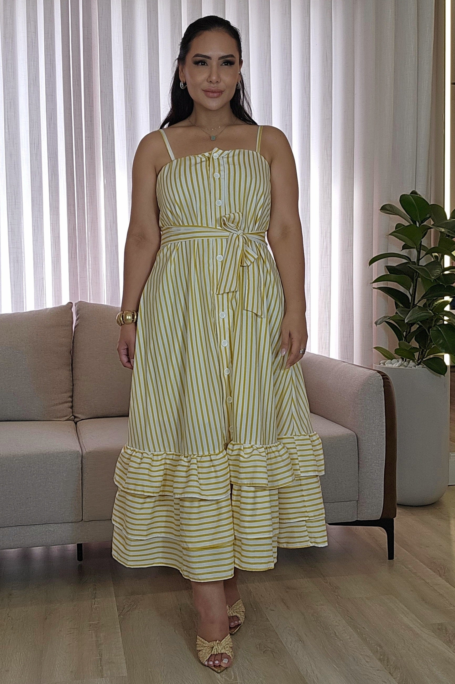 Vestido Listrado com Faixa e babados