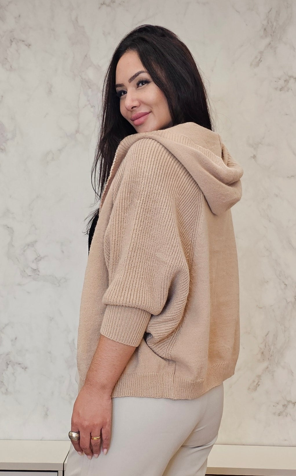 Cardigan Feminino Tricot nude – Modelagem Versátil com capuz