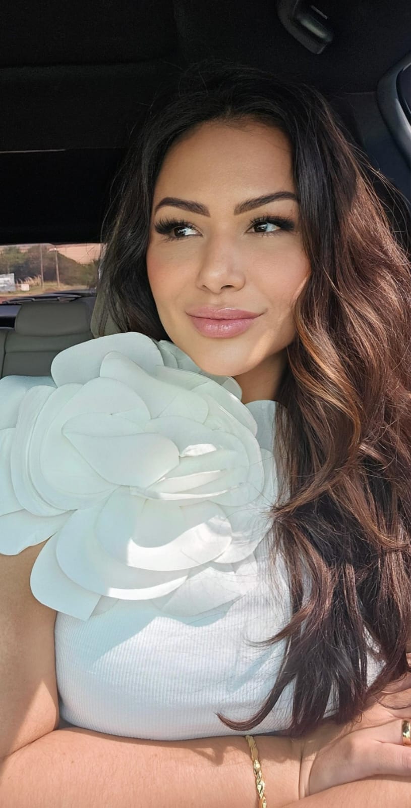 Cropped branco com Max flor em 3D