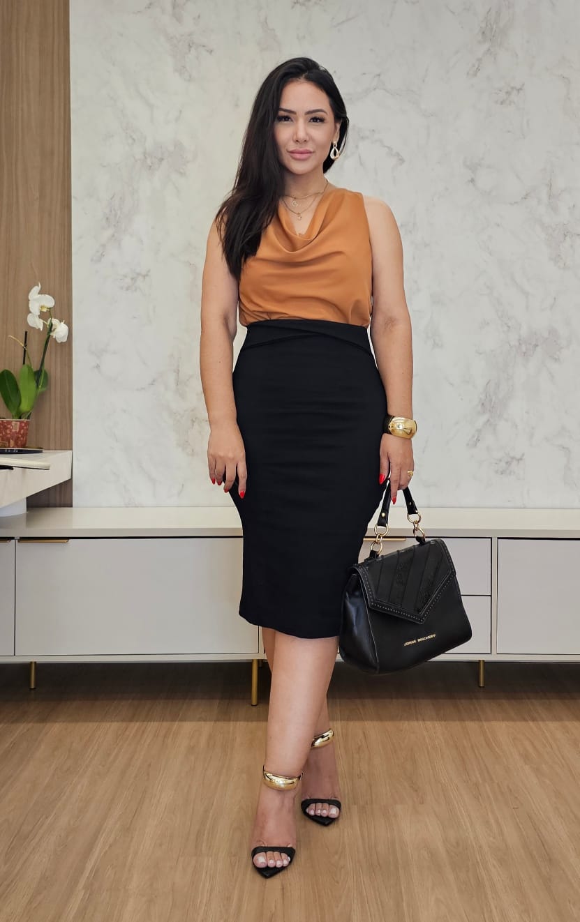 Saia lápis cós alto com fenda nas costas