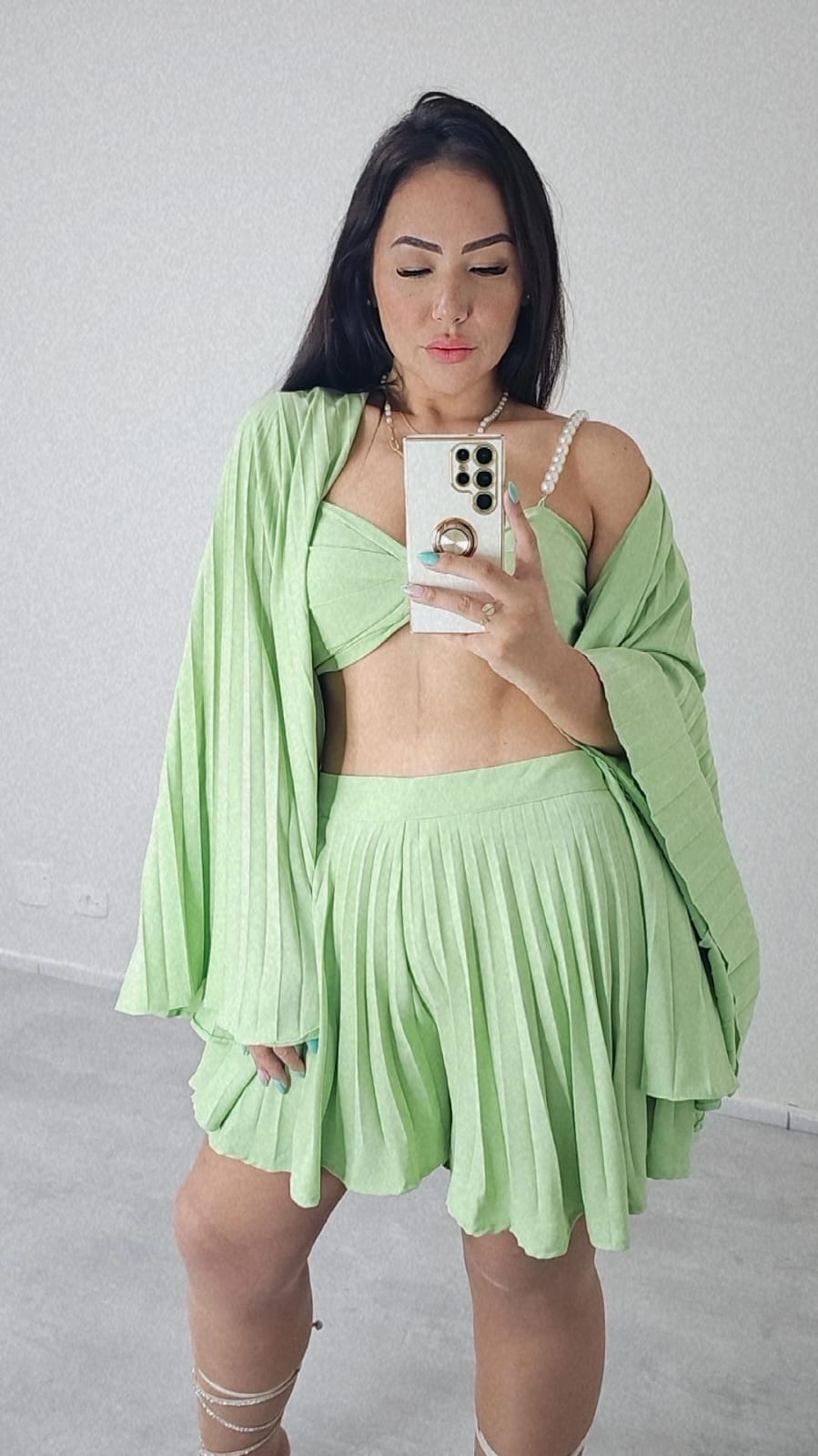 Conjunto feminino de Top com Alças de Pérolas e Kimono