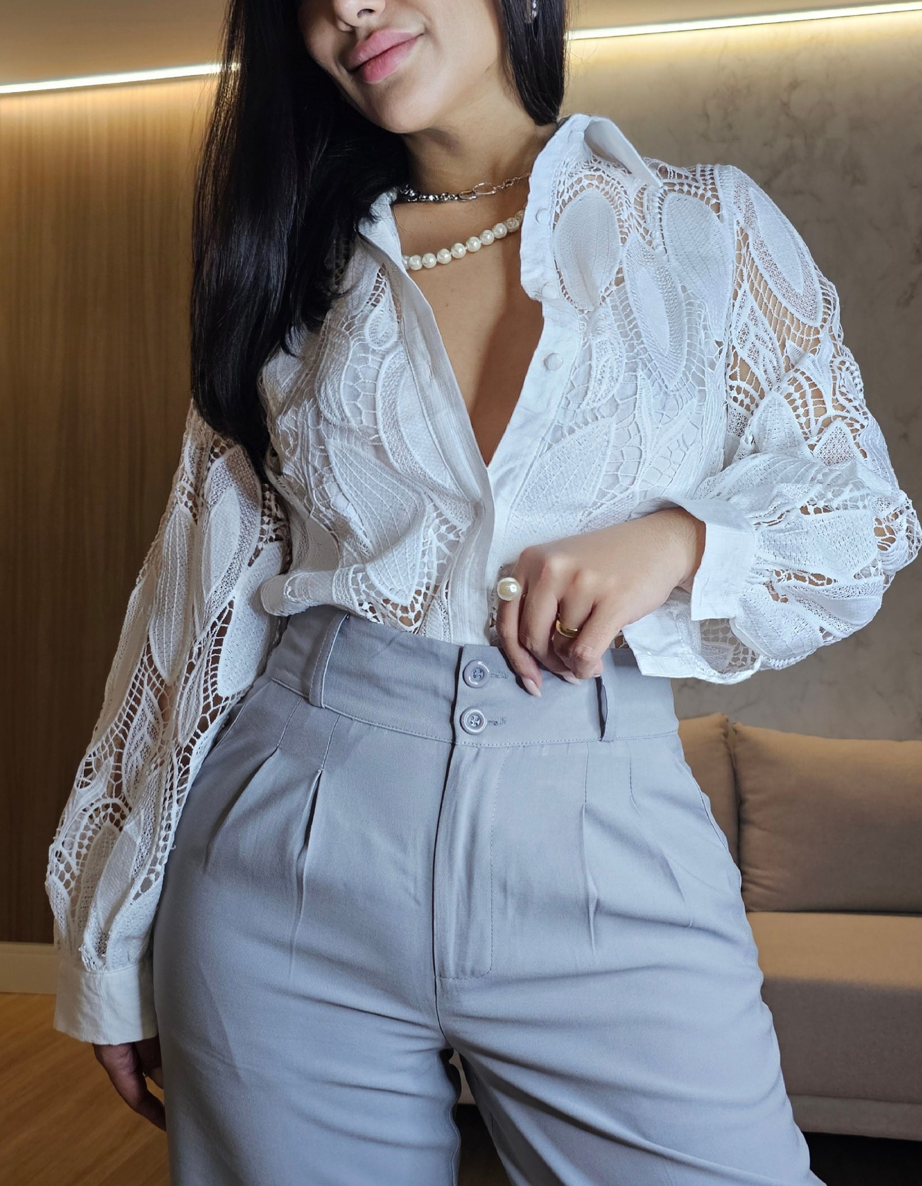 Camisa Feminina Branca em Renda