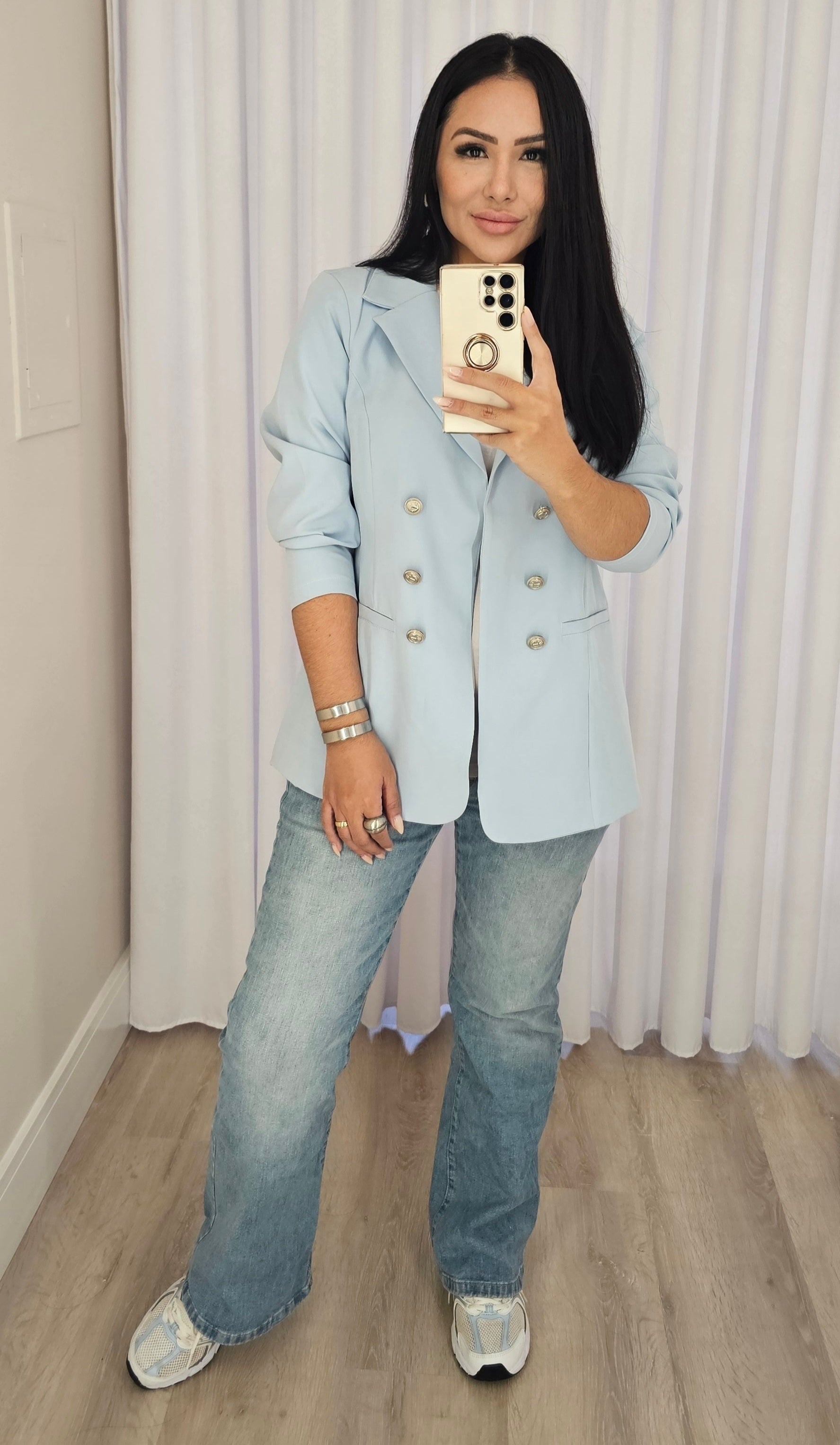 Blazer Feminino de Alfaiataria Azul Claro – Elegância e Caimento Perfeito