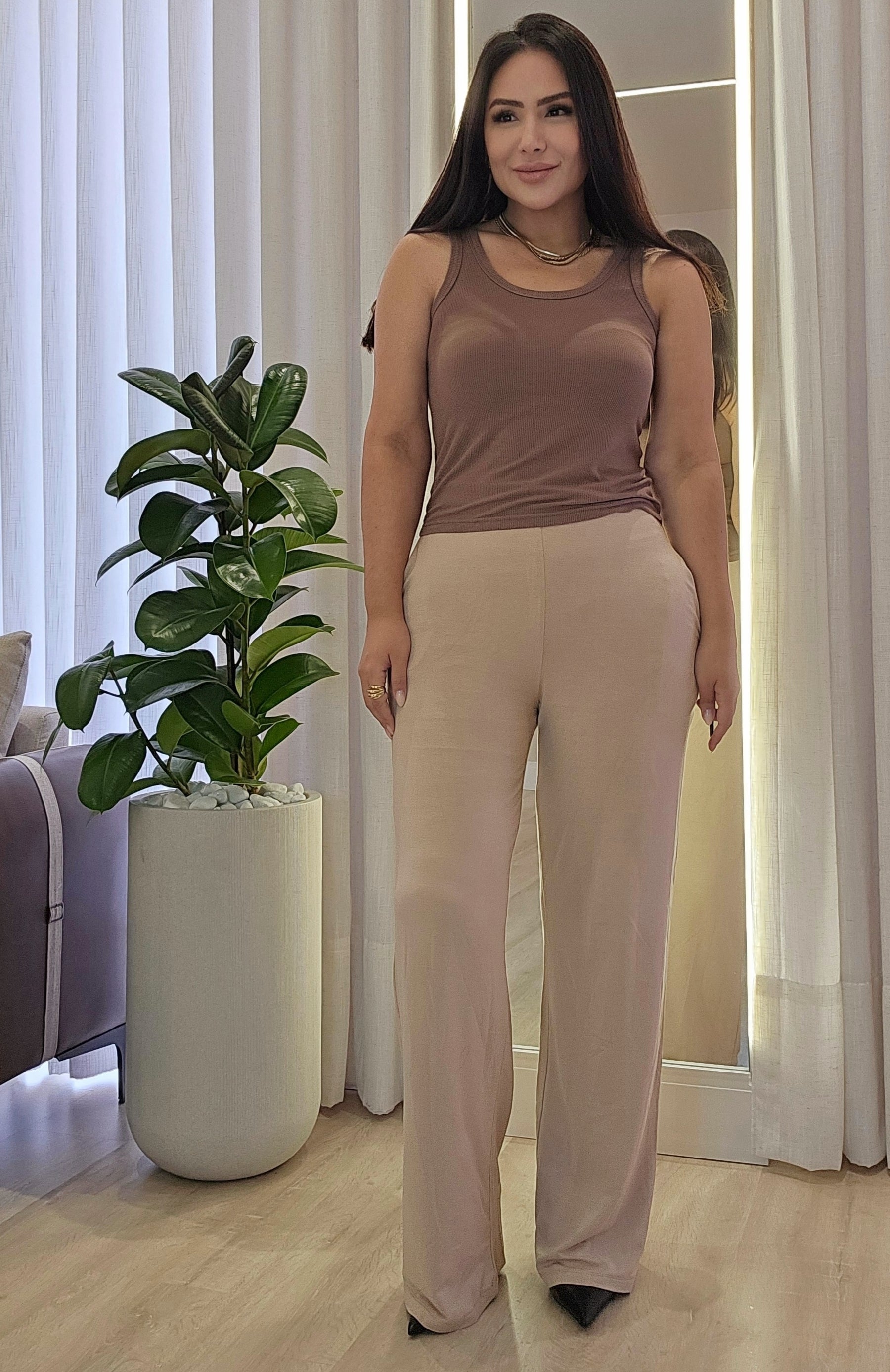 Calça Reta Feminina em Malha Nude de Alta Qualidade