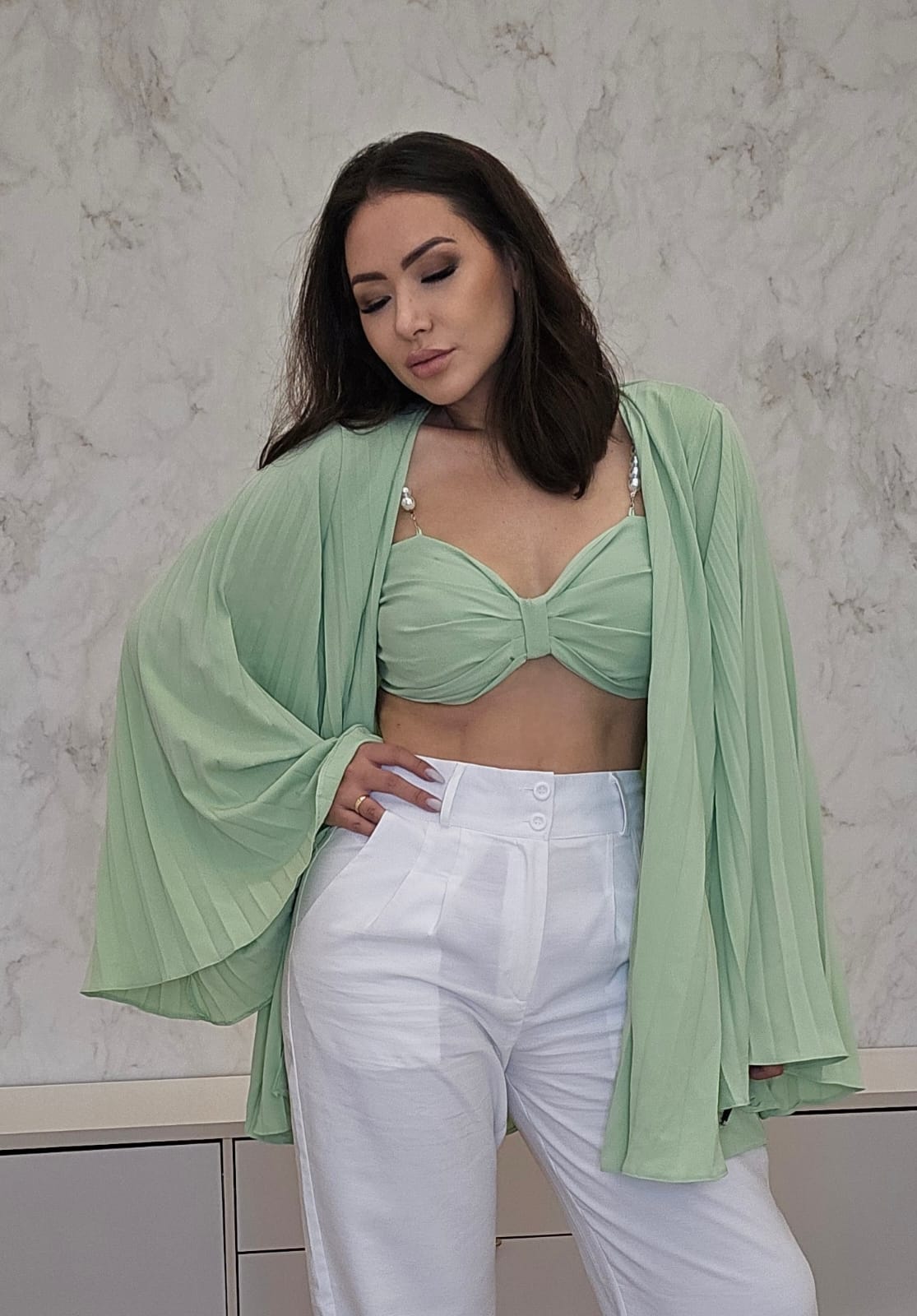 Conjunto feminino de Top com Alças de Pérolas e Kimono