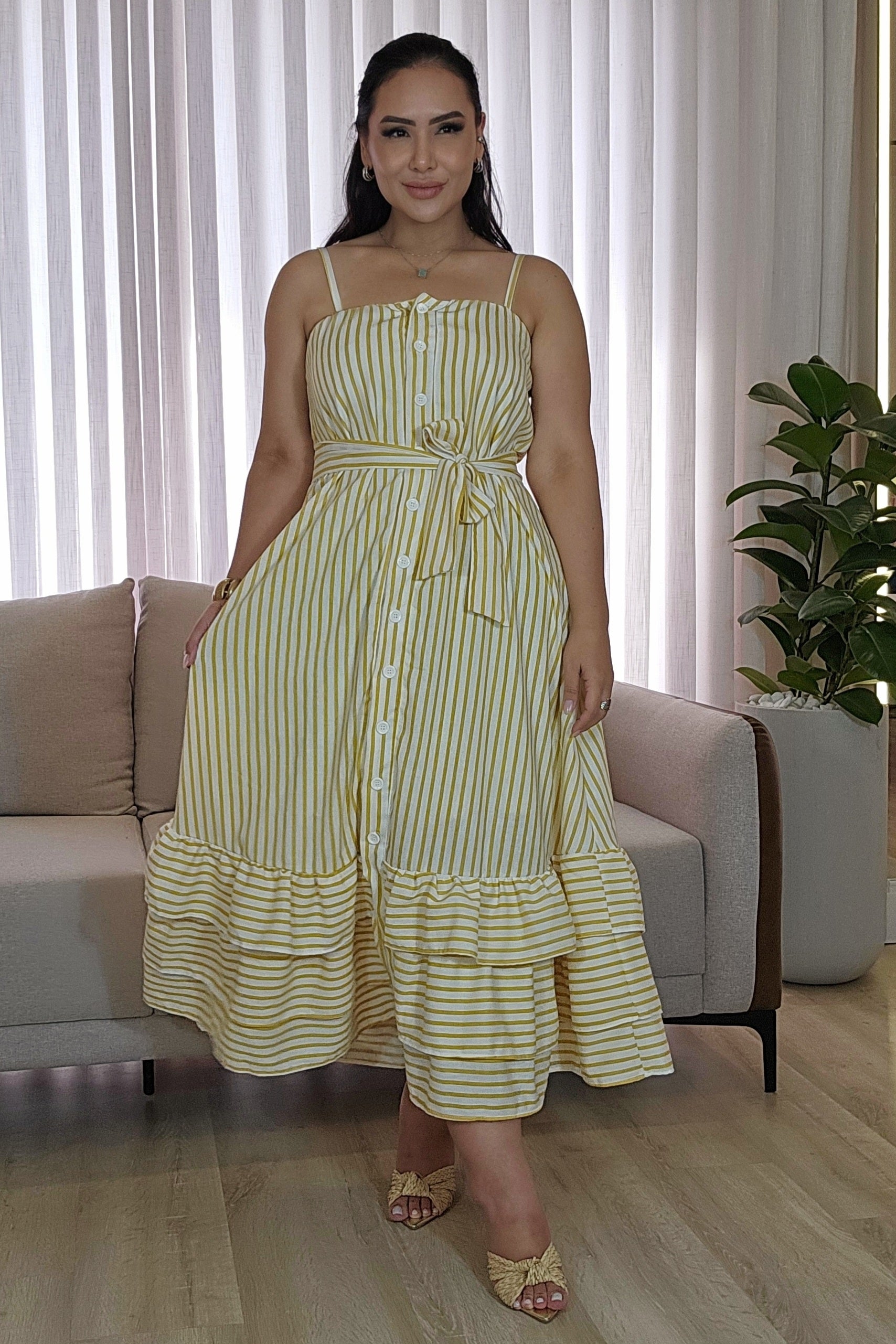 Vestido Listrado com Faixa e babados