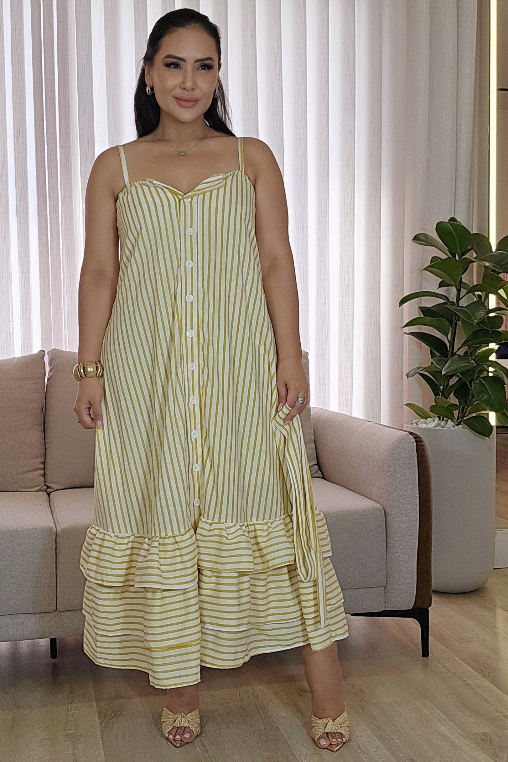 Vestido Listrado com Faixa e babados