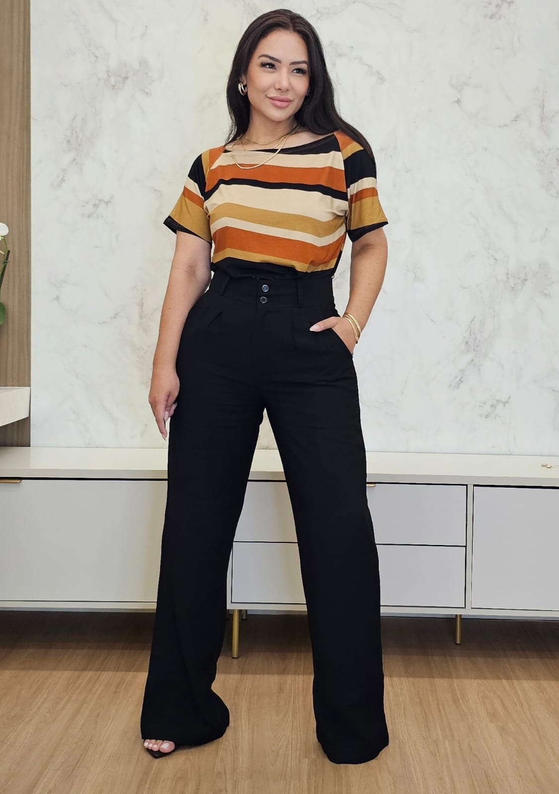 Calça feminina preta de Alfaiataria