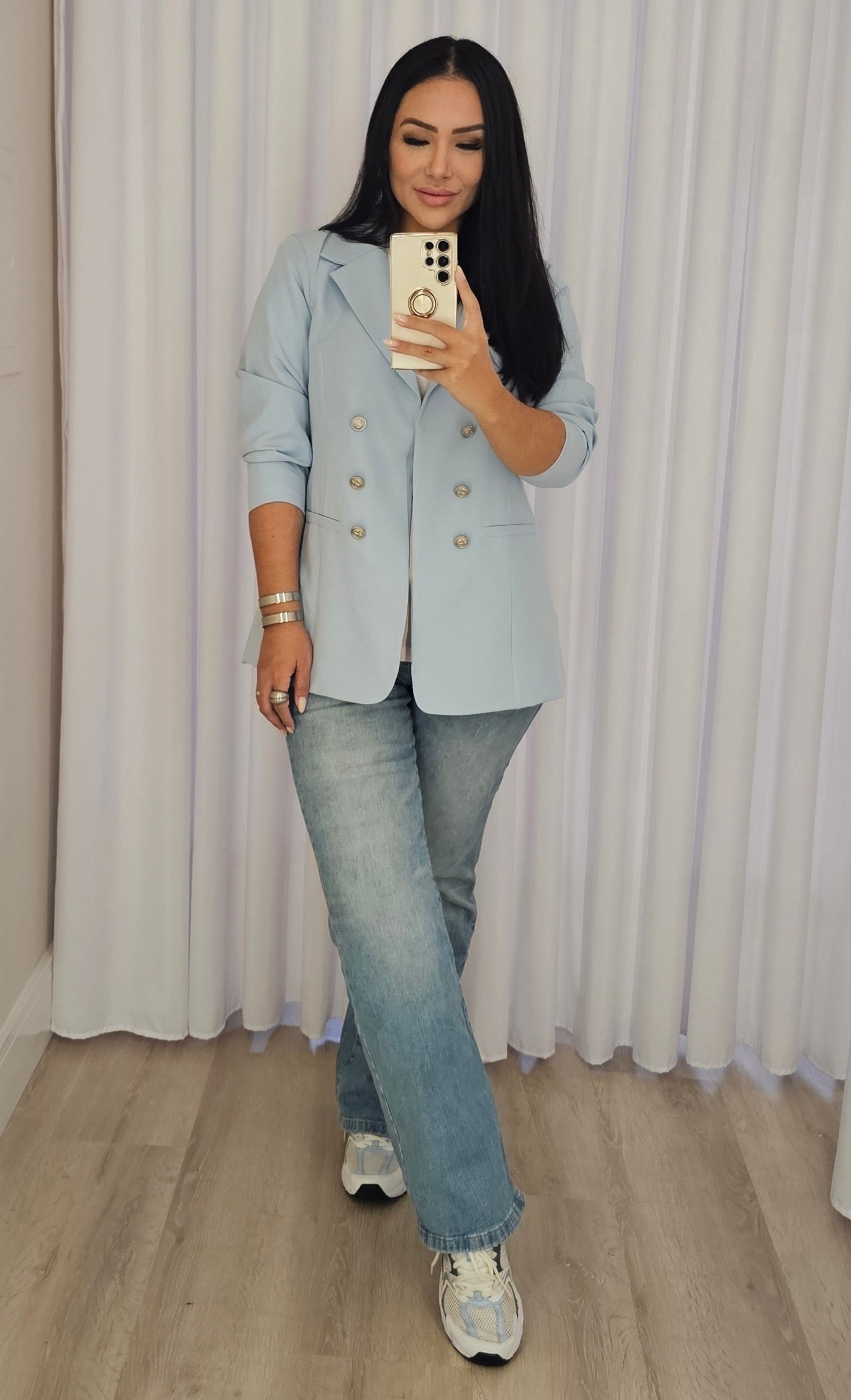 Blazer Feminino de Alfaiataria Azul Claro – Elegância e Caimento Perfeito