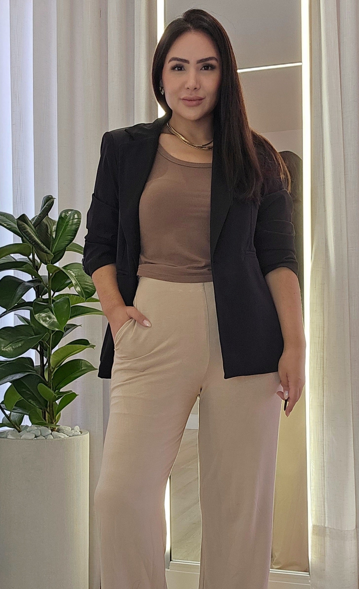 Calça Reta Feminina em Malha Nude de Alta Qualidade