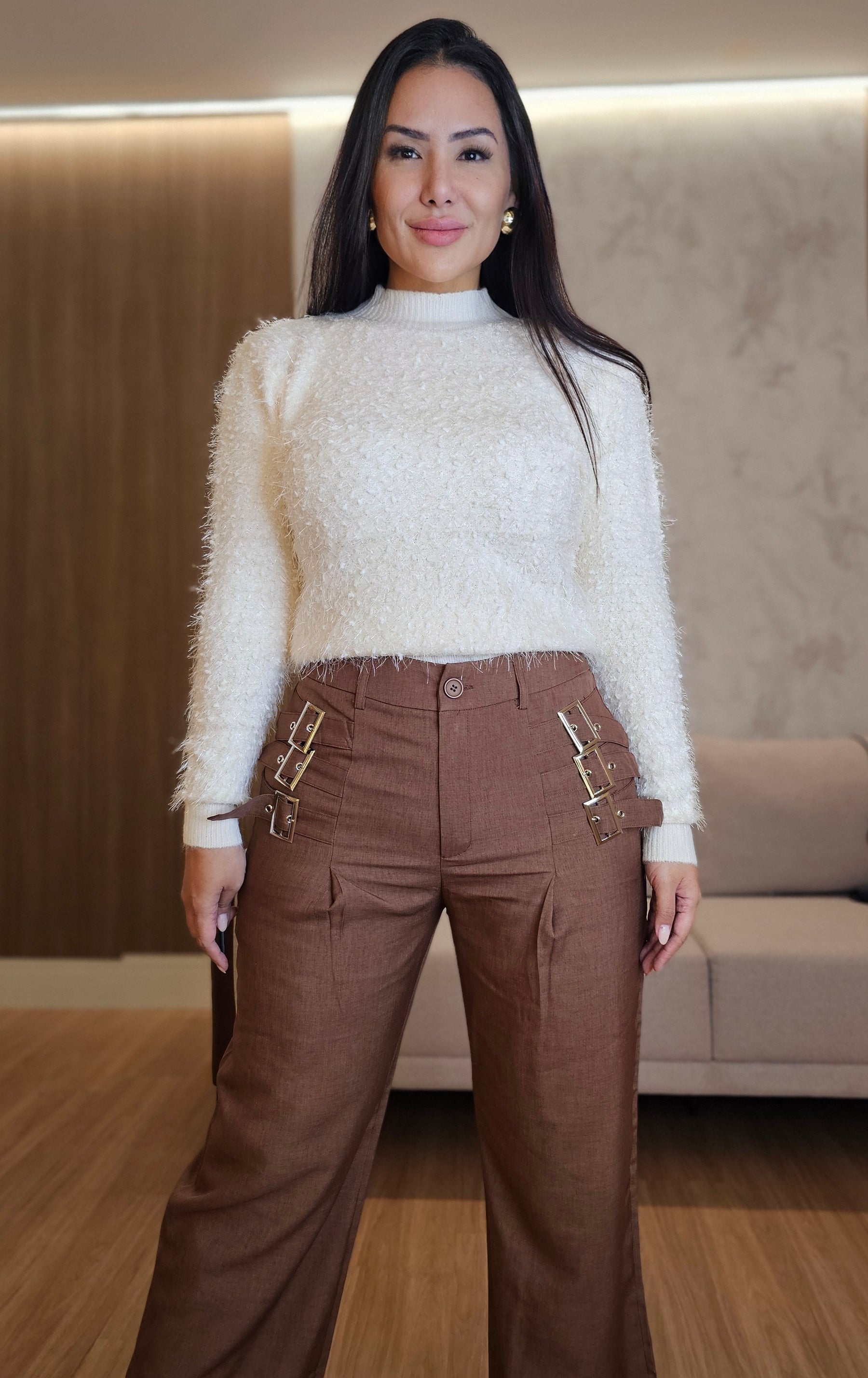 Calça Feminina Marrom com Fivelas prateadas