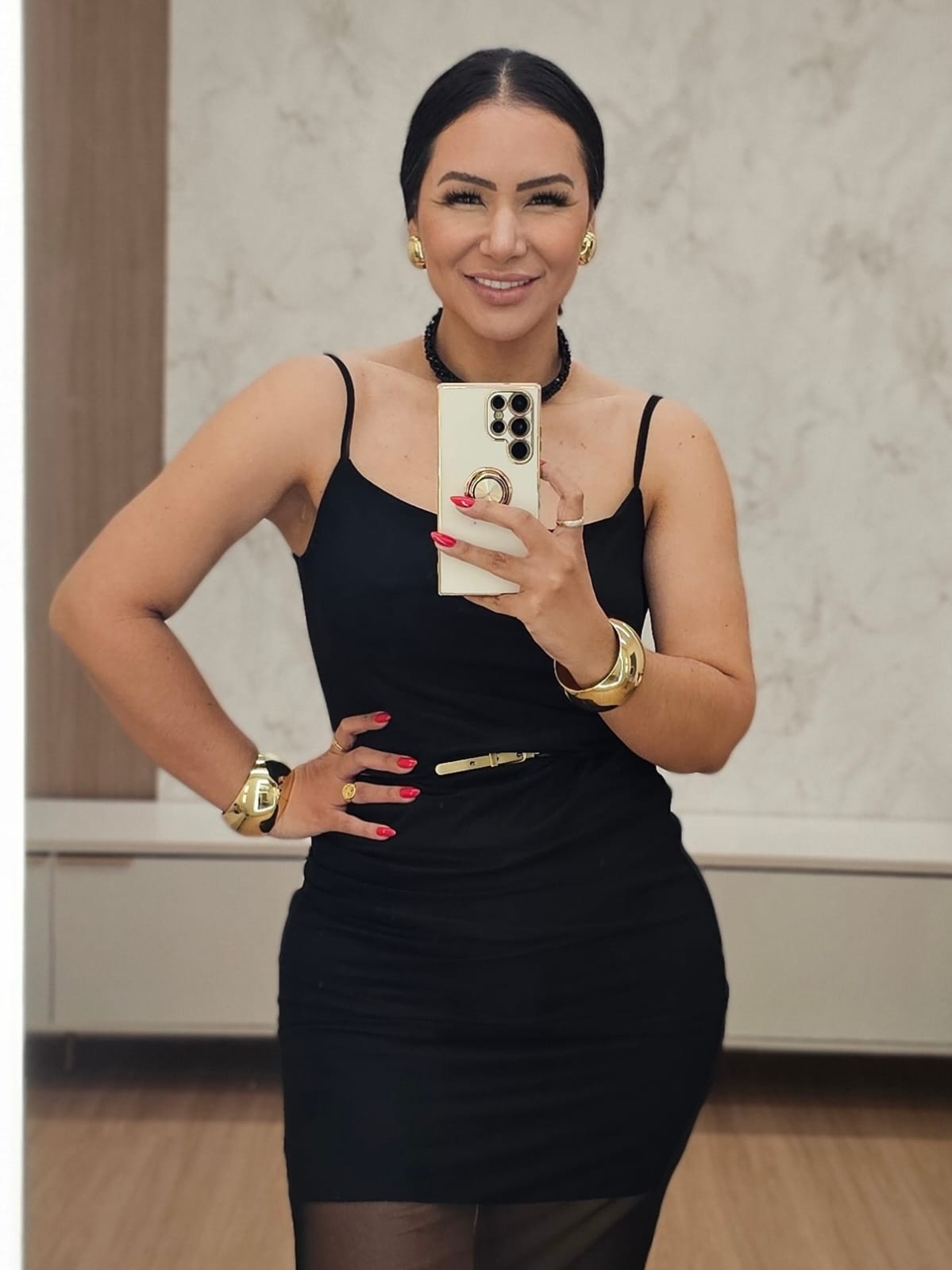 Vestido midi preto em tule liso com forro