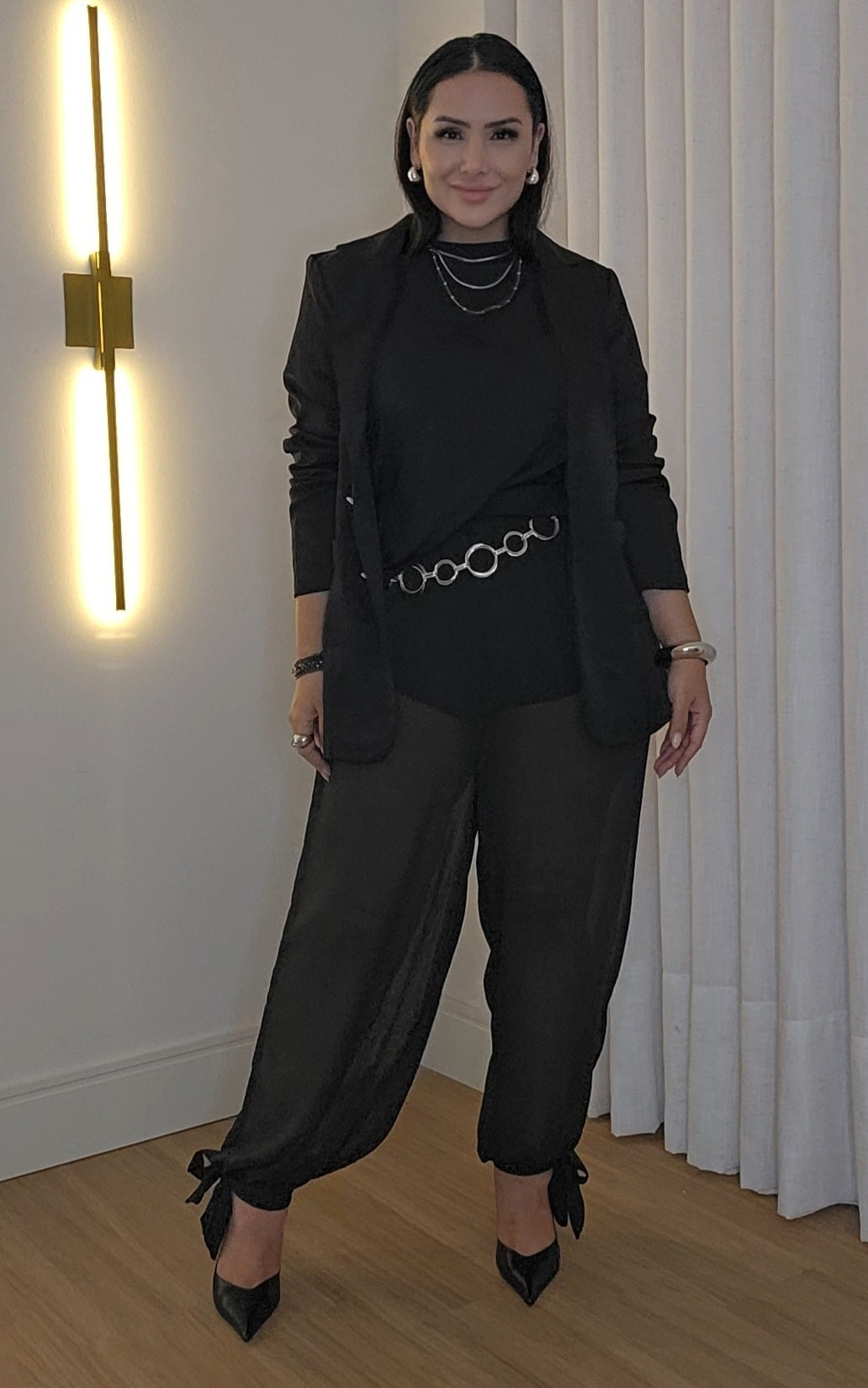 Calça Aladim preta feminina em crepe de seda