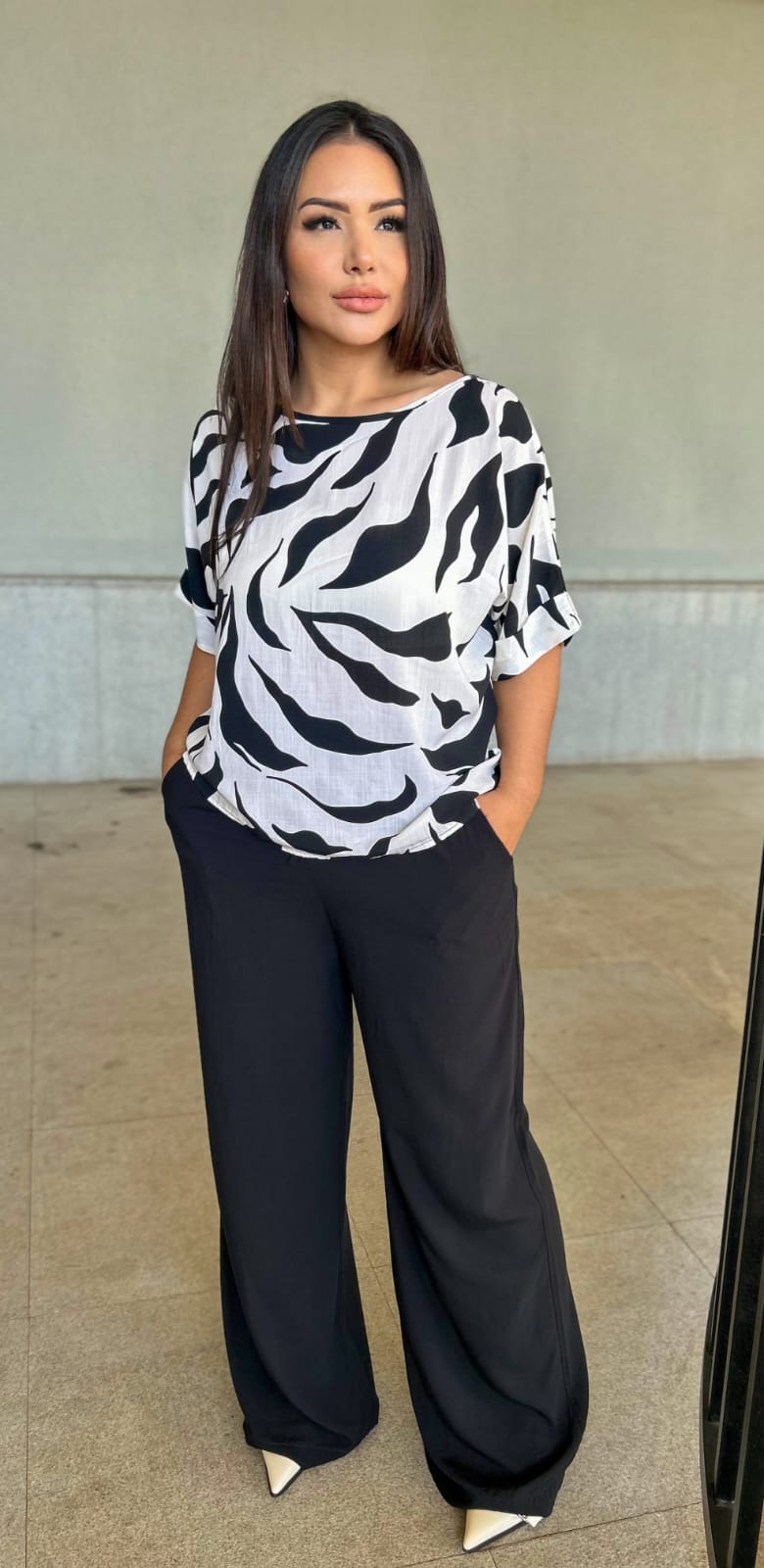 Conjunto Feminino de Blusa Ampla Estampada