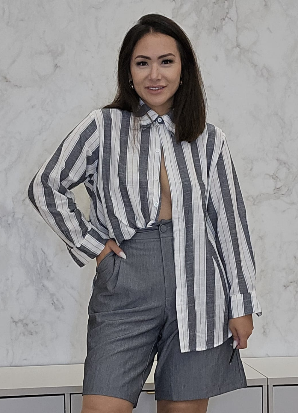 Camisa Feminina Oversized Listrada - moderna e despojada