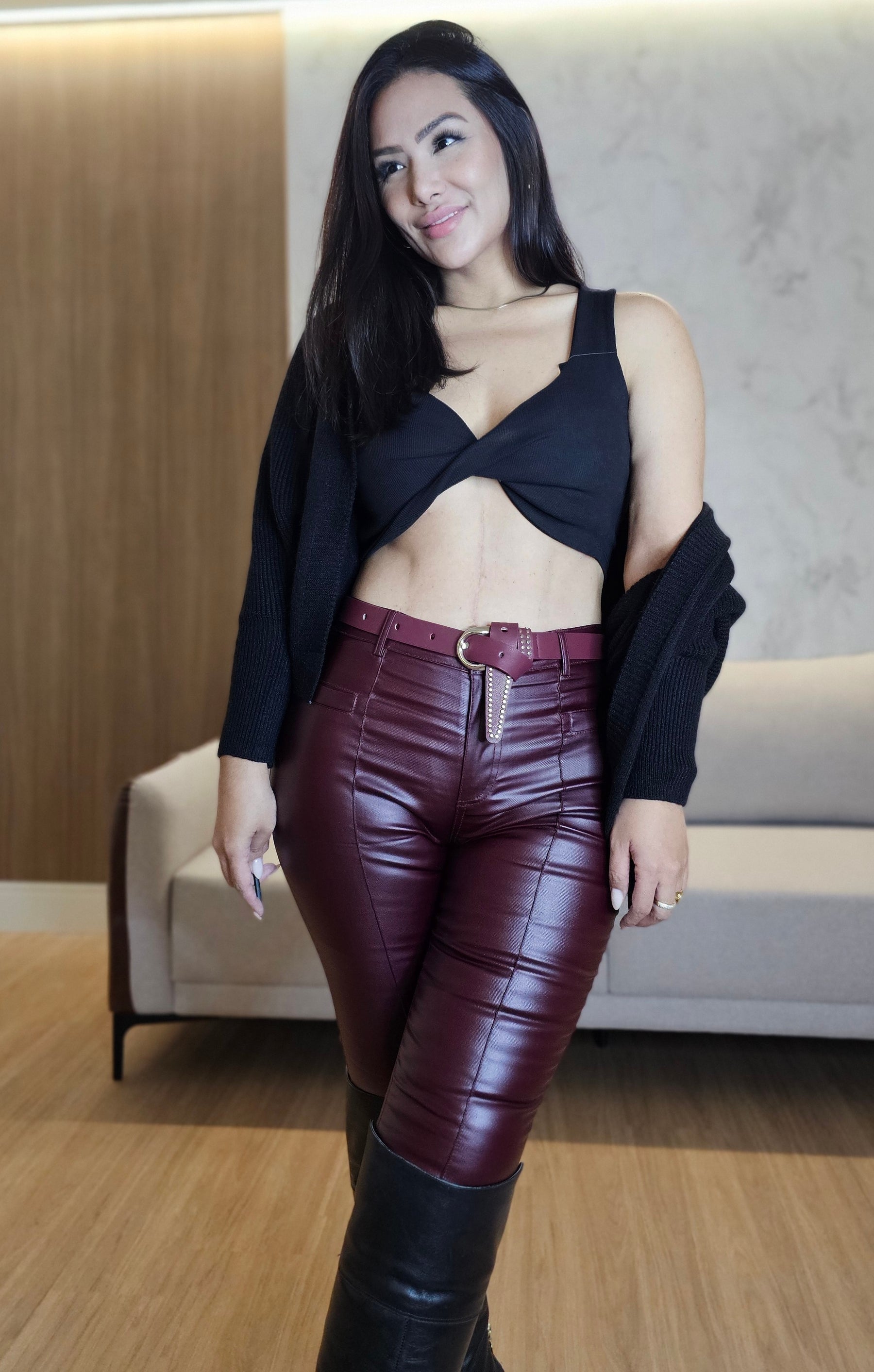 Calça Skinny Feminina Bordô em Couro Sintético com Elastano