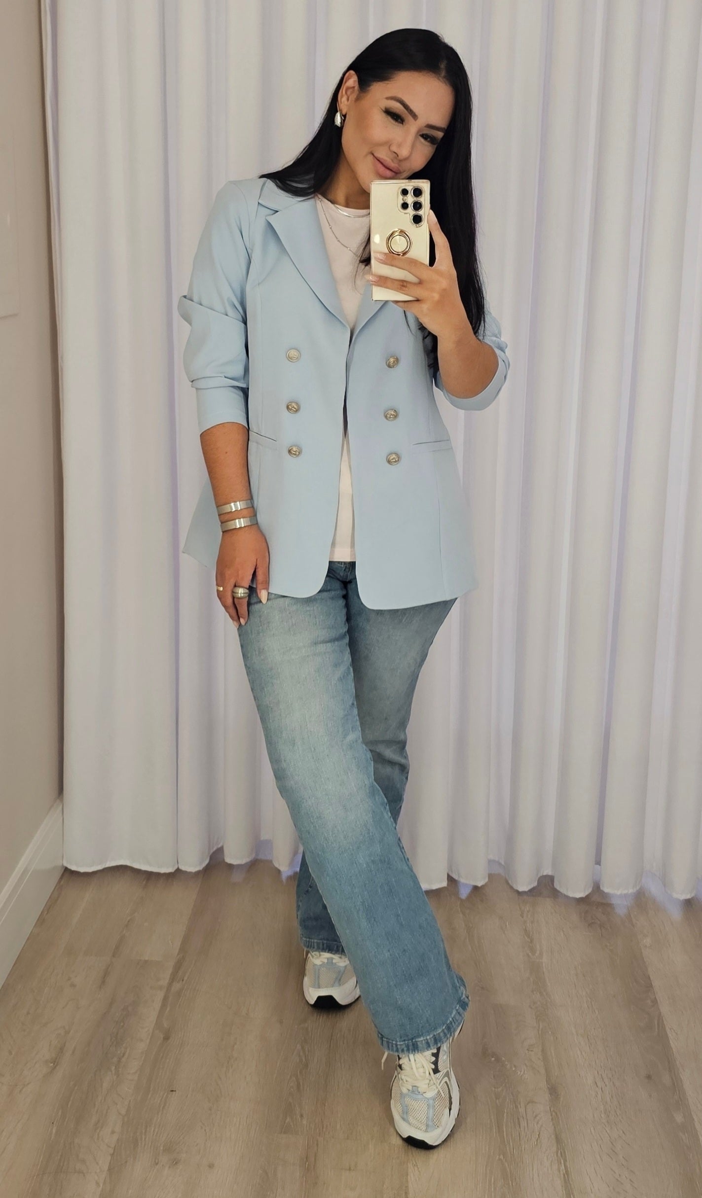 Blazer Feminino de Alfaiataria Azul Claro – Elegância e Caimento Perfeito