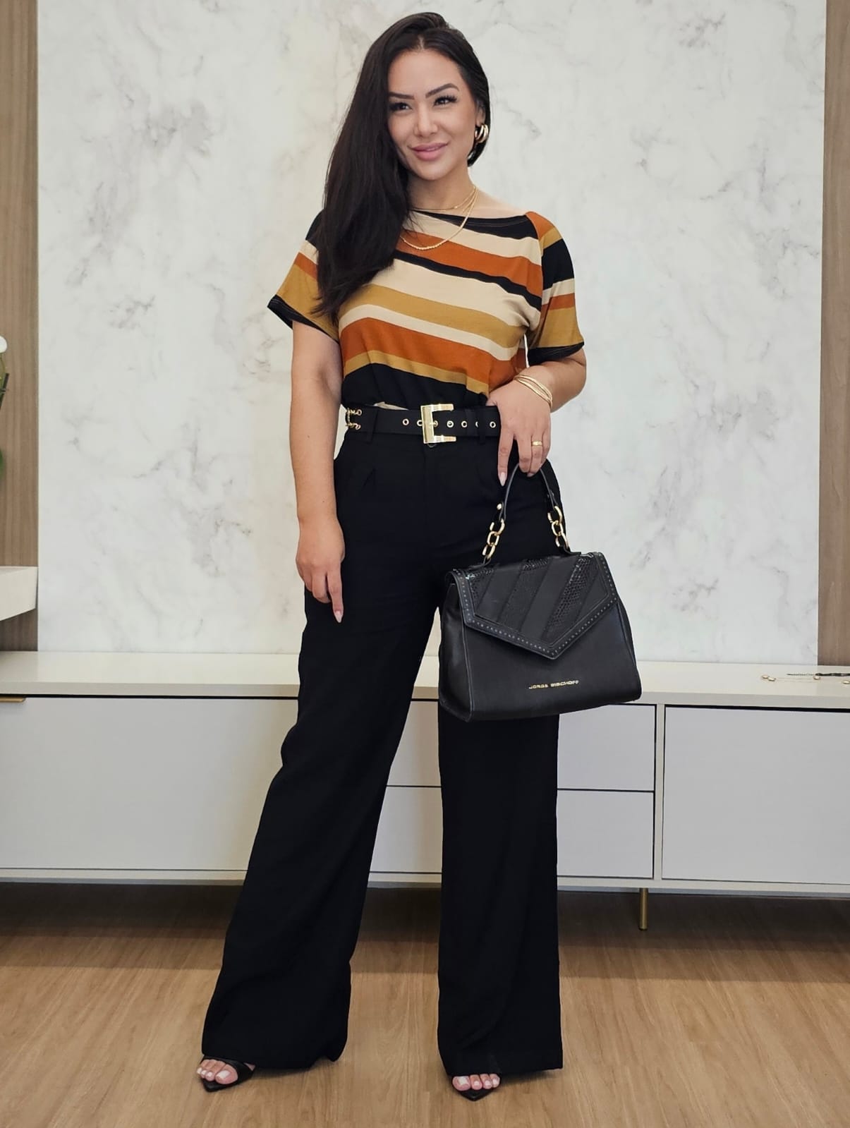 Calça feminina preta de Alfaiataria