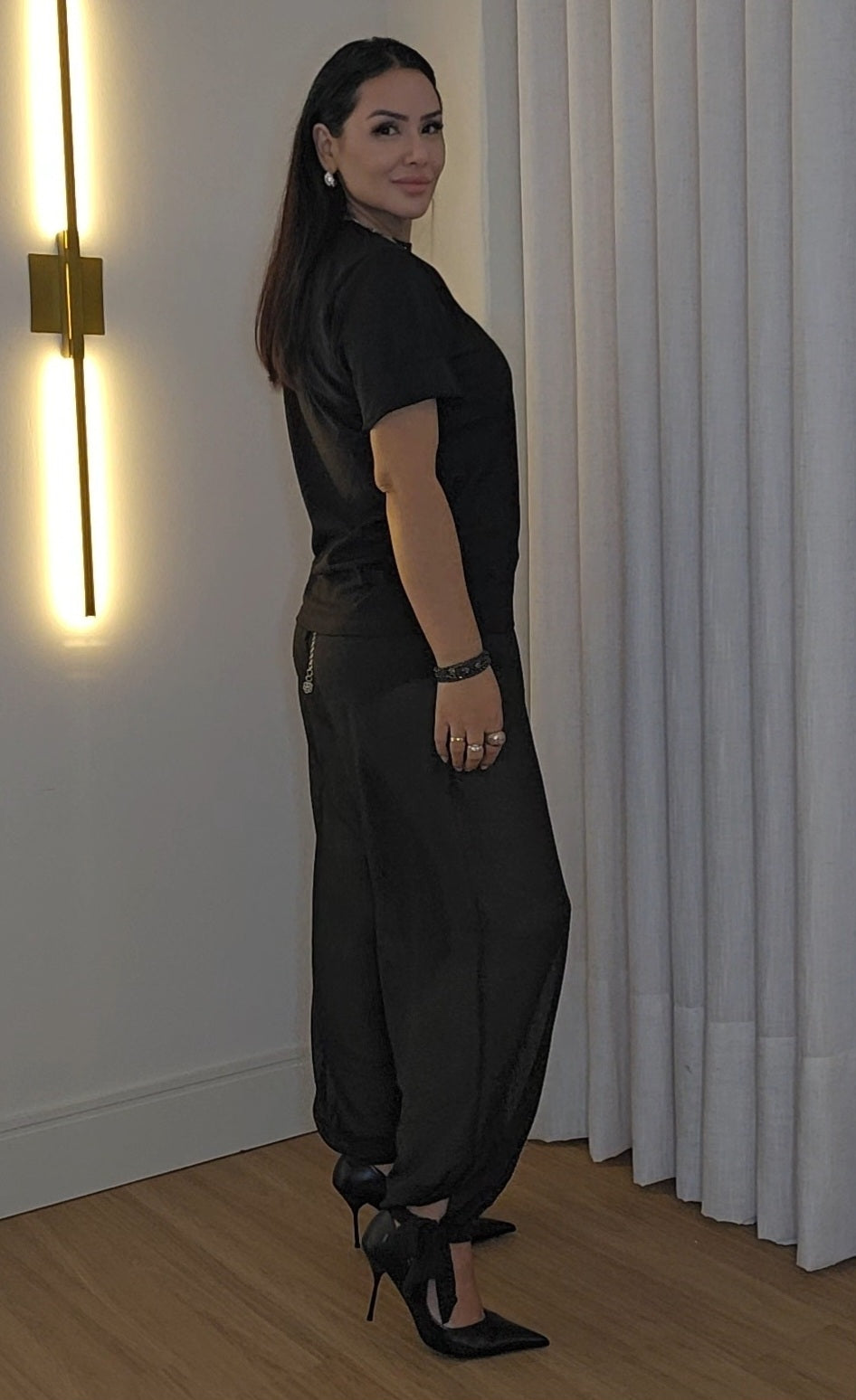 Calça Aladim preta feminina em crepe de seda