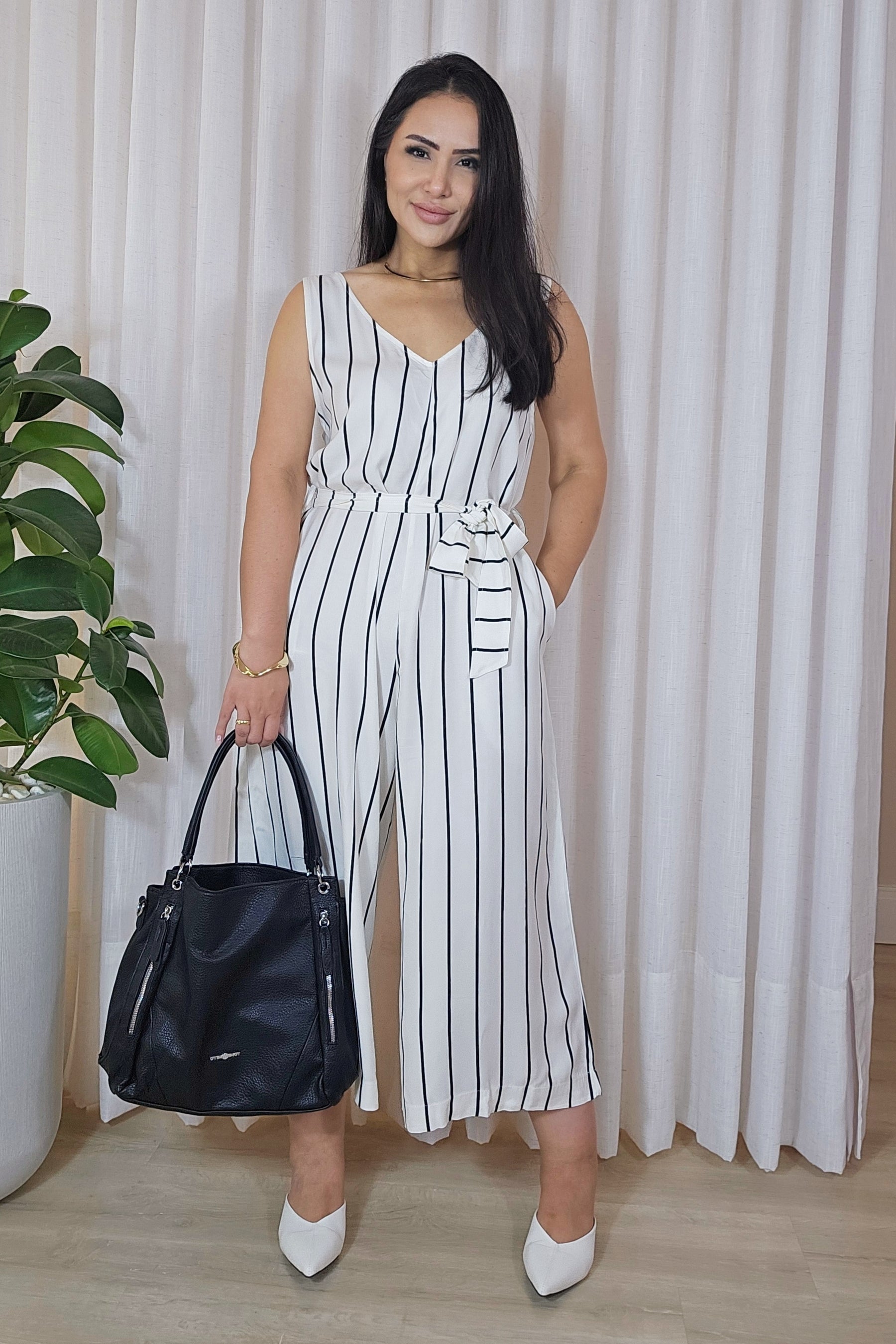 Macacão Pantacourt Listrado Feminino Amplo com Faixa