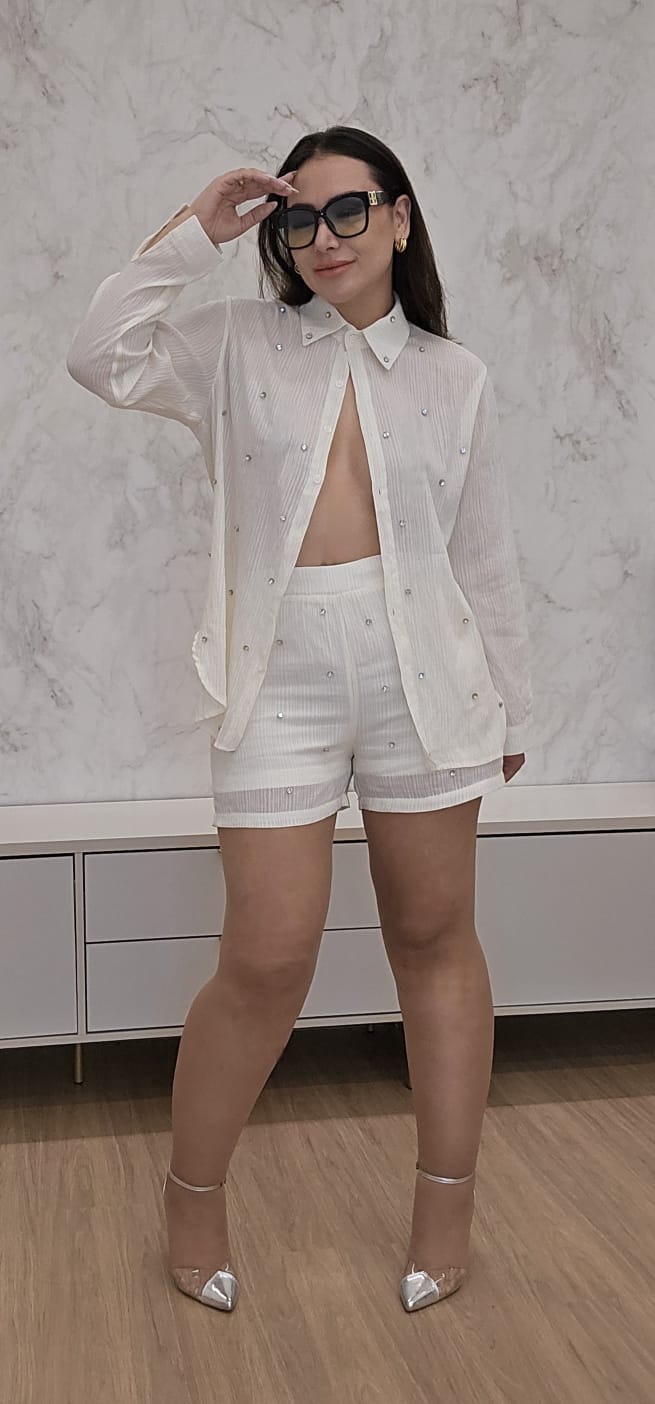 Conjunto Feminino de short e Camisa com Strass