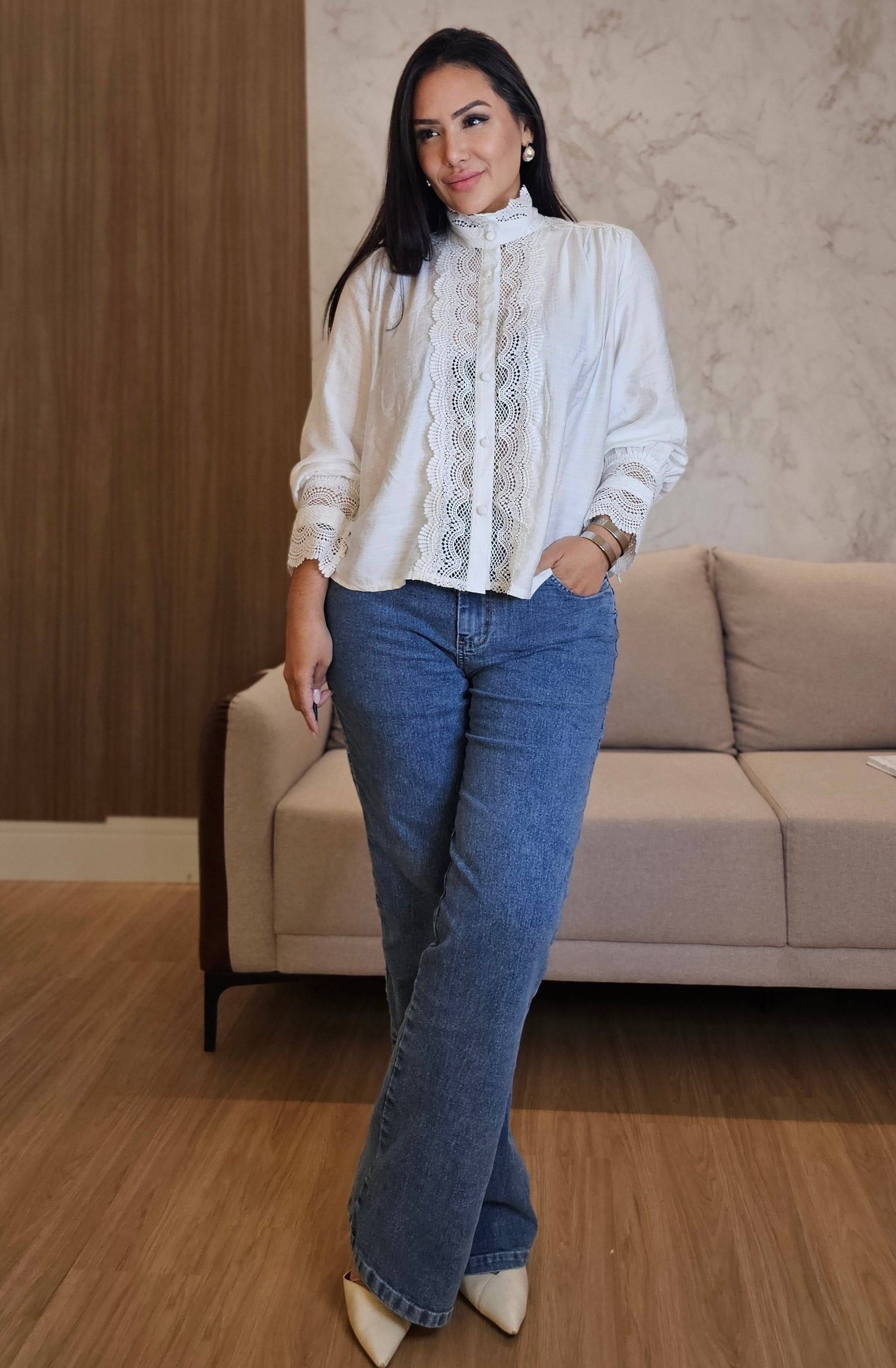 Camisa Nicolly com detalhes em Renda