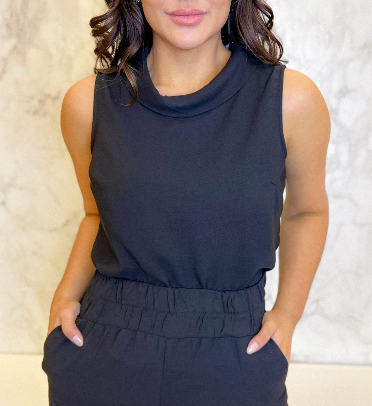 Conjunto feminino preto leve e fluido