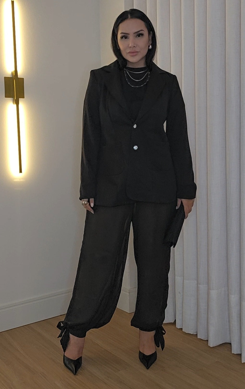 Calça Aladim preta feminina em crepe de seda