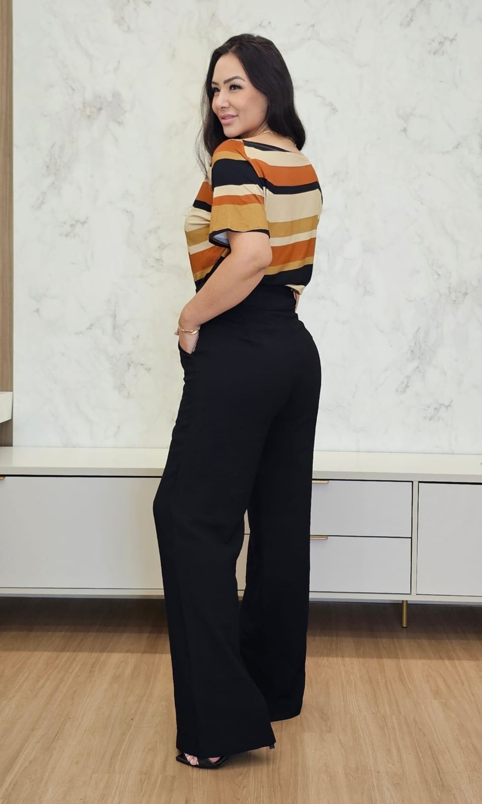 Calça feminina preta de Alfaiataria