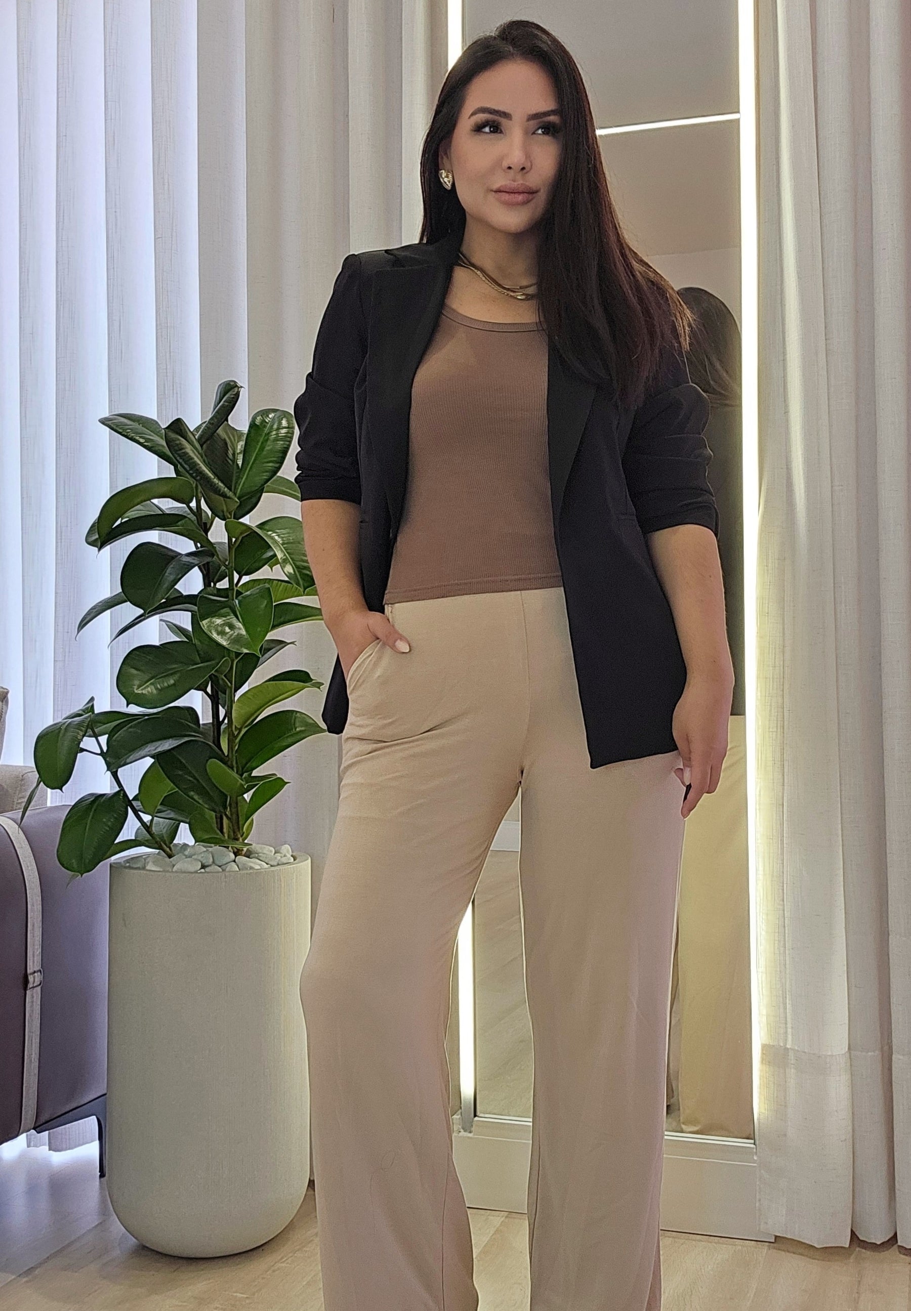 Calça Reta Feminina em Malha Nude de Alta Qualidade