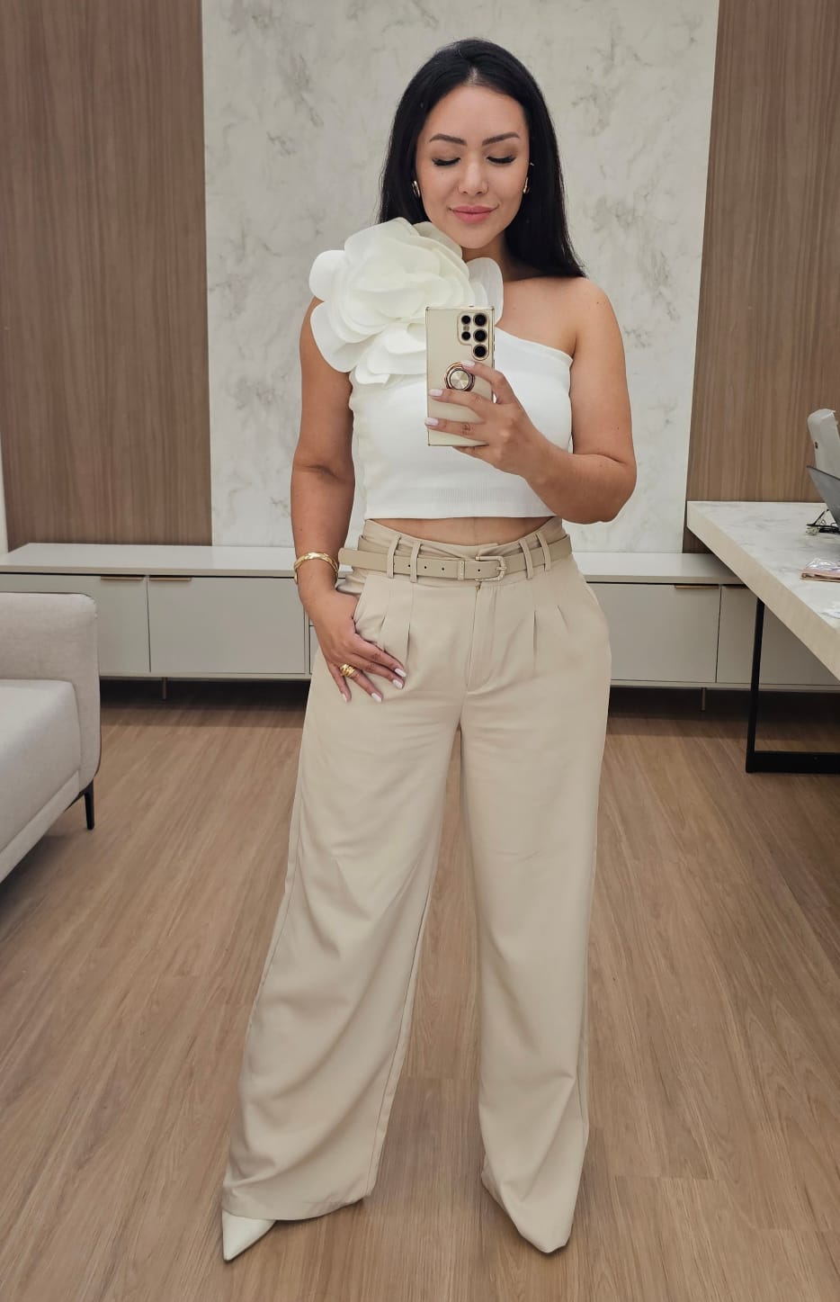 Cropped branco com Max flor em 3D