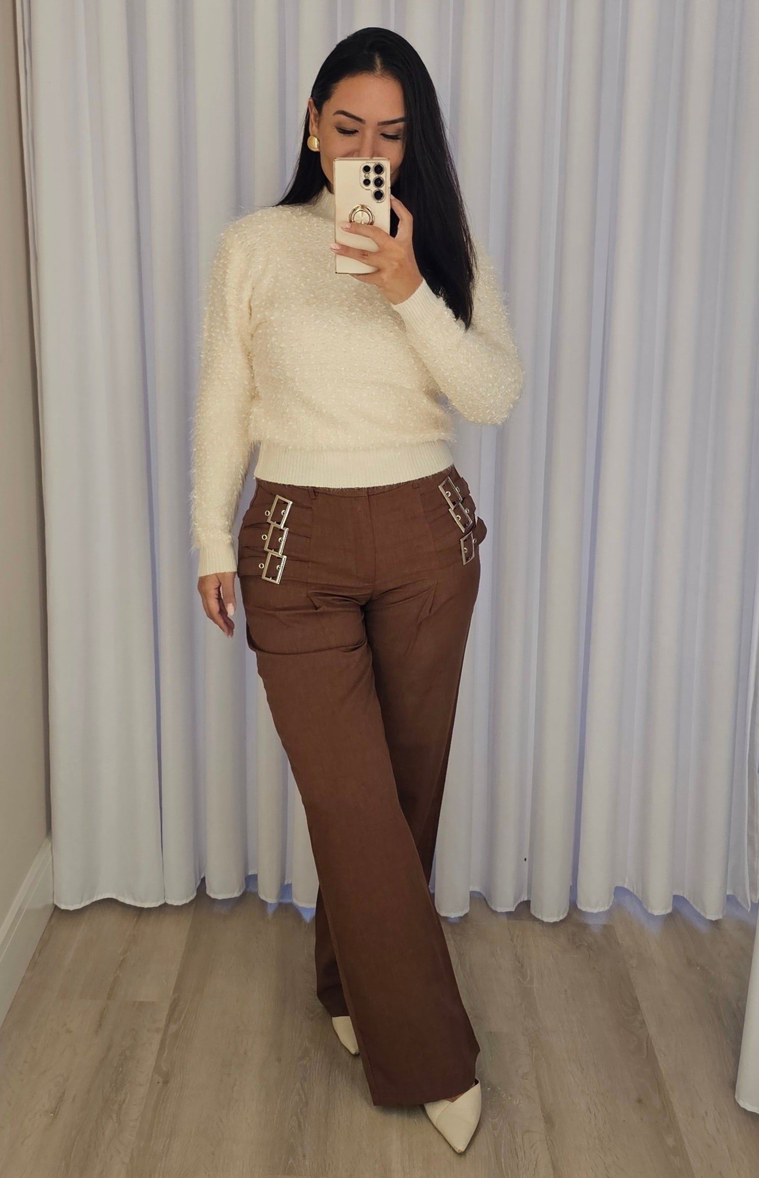 Calça Feminina Marrom com Fivelas prateadas