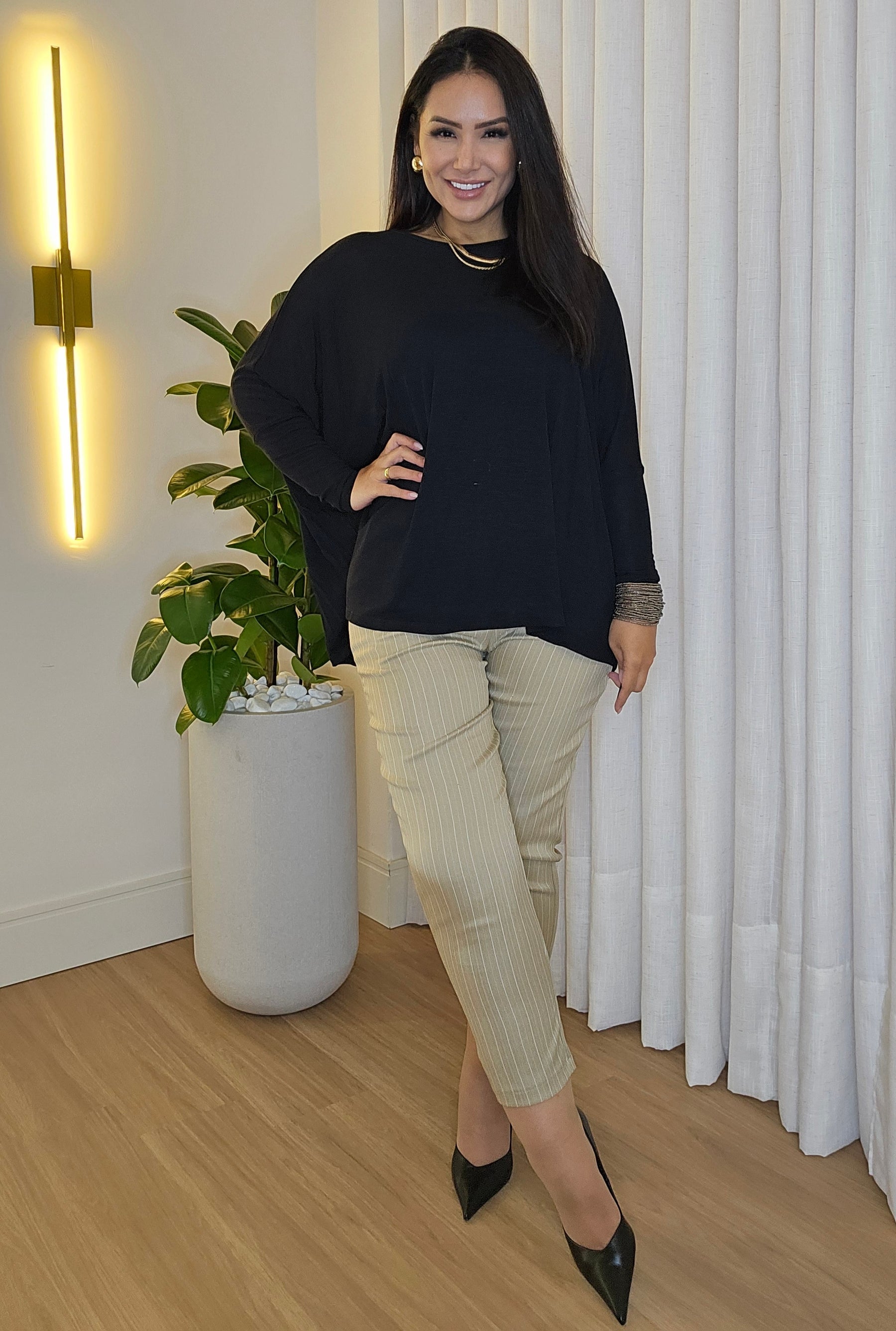 Calça Feminina Alfaiatada Risca de Giz Bege