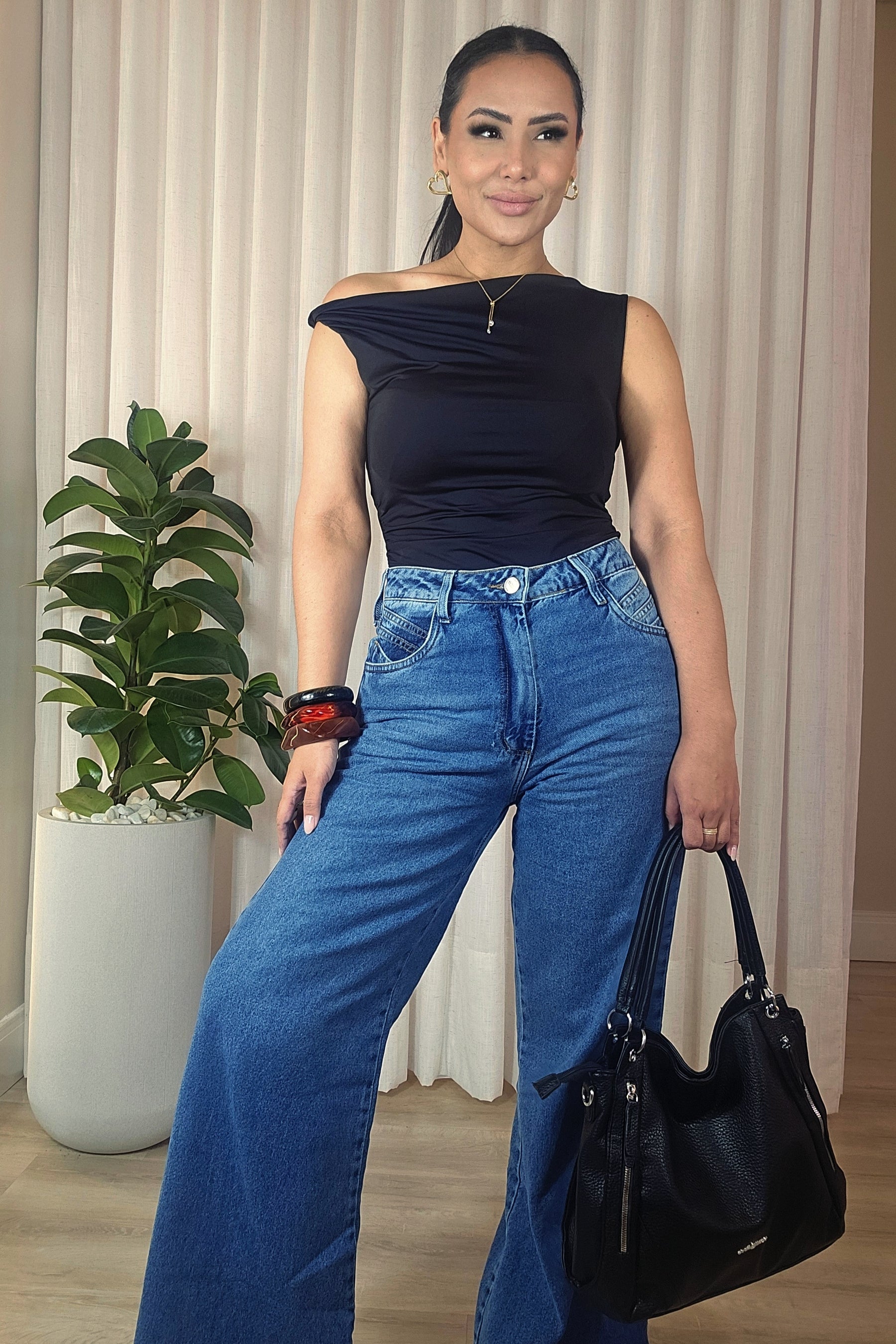 Blusa Assimétrica em Malha fria Premium com Elastano