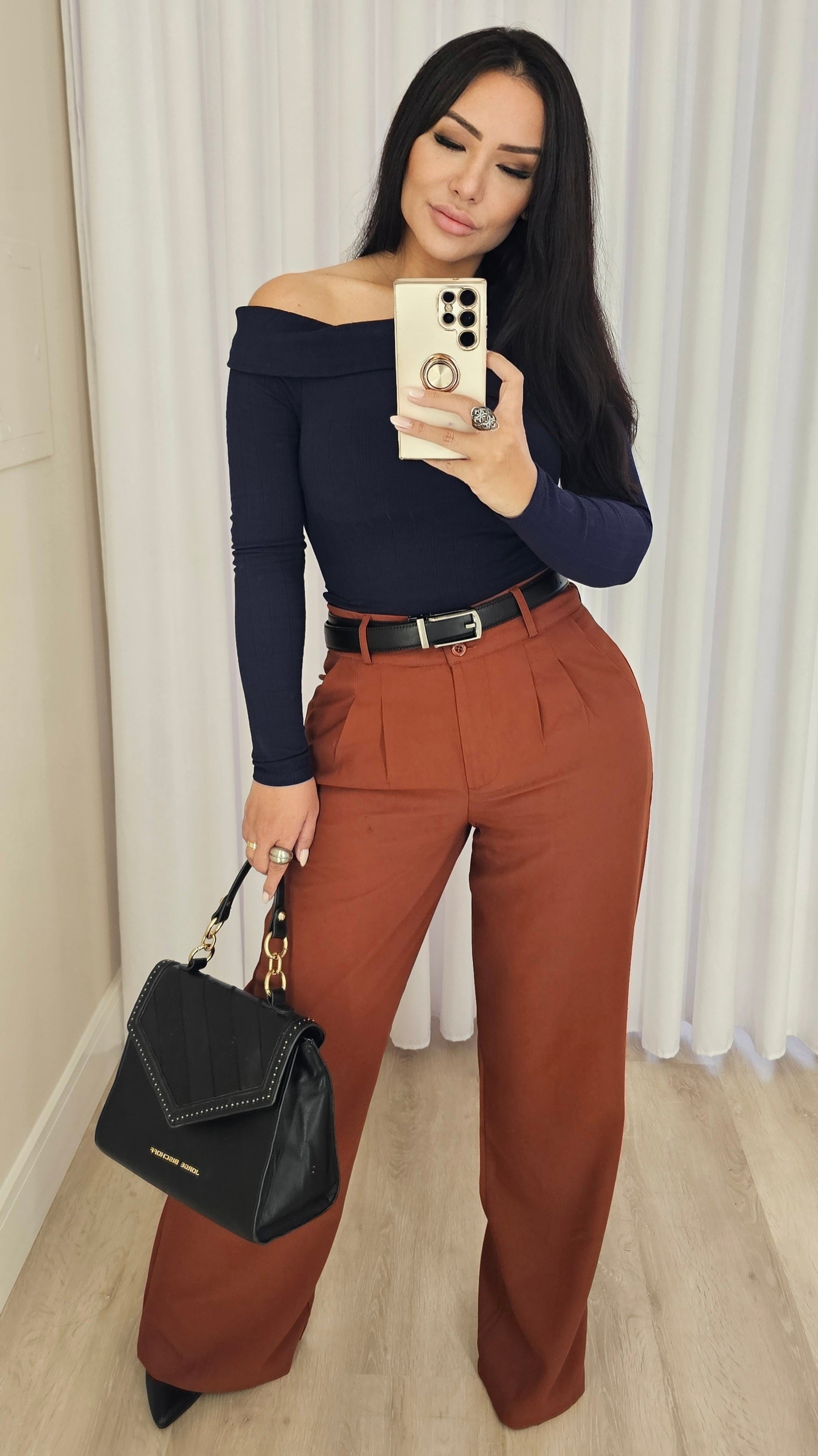 Blusa feminina em Ribana premium de manga longa e decote canoa