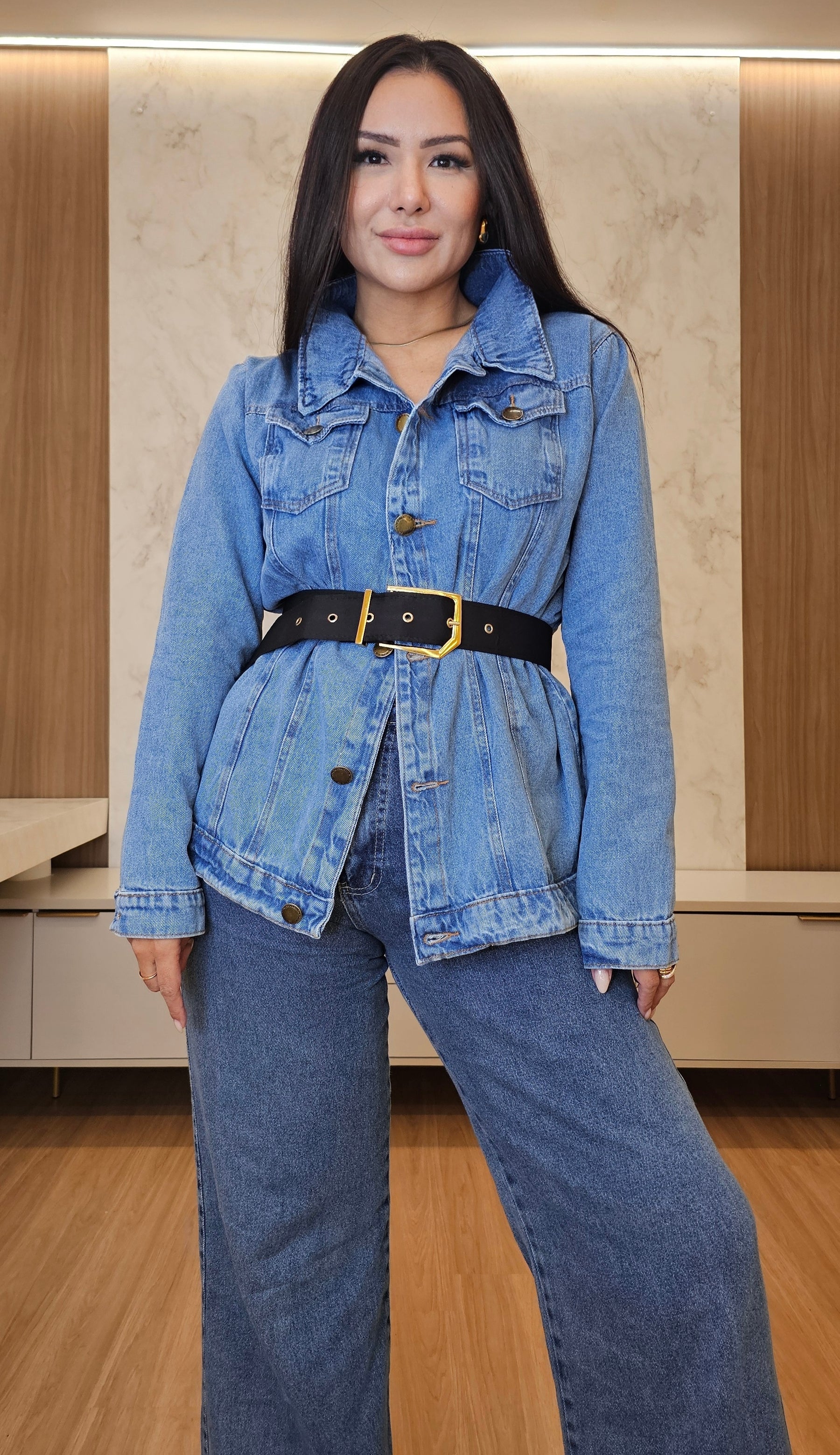 Camisa feminina oversized de jeans estruturado 100% algodão - moderna e atemporal
