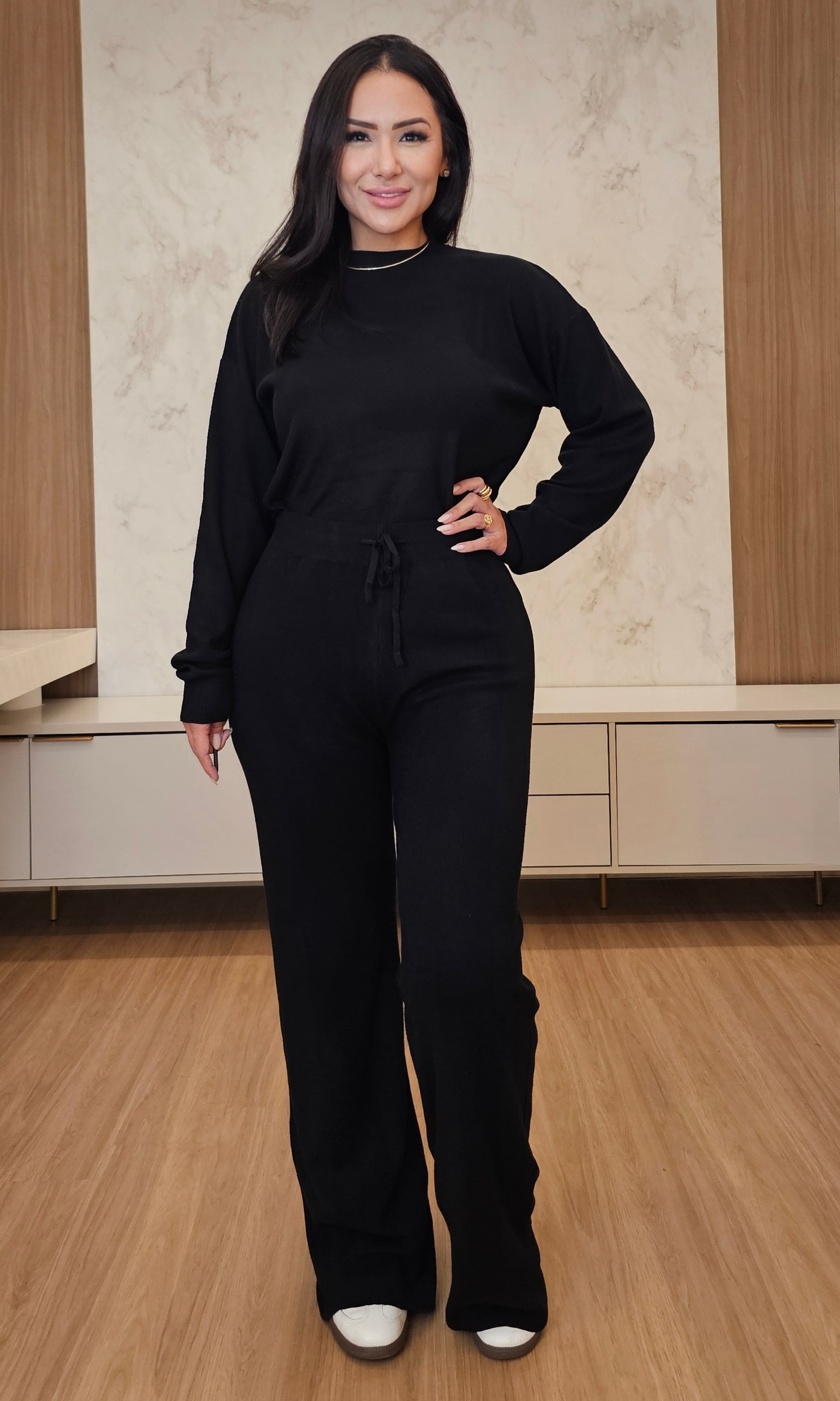 Conjunto feminino comfy preto em modal premium com elástico na cintura e cordão de amarração