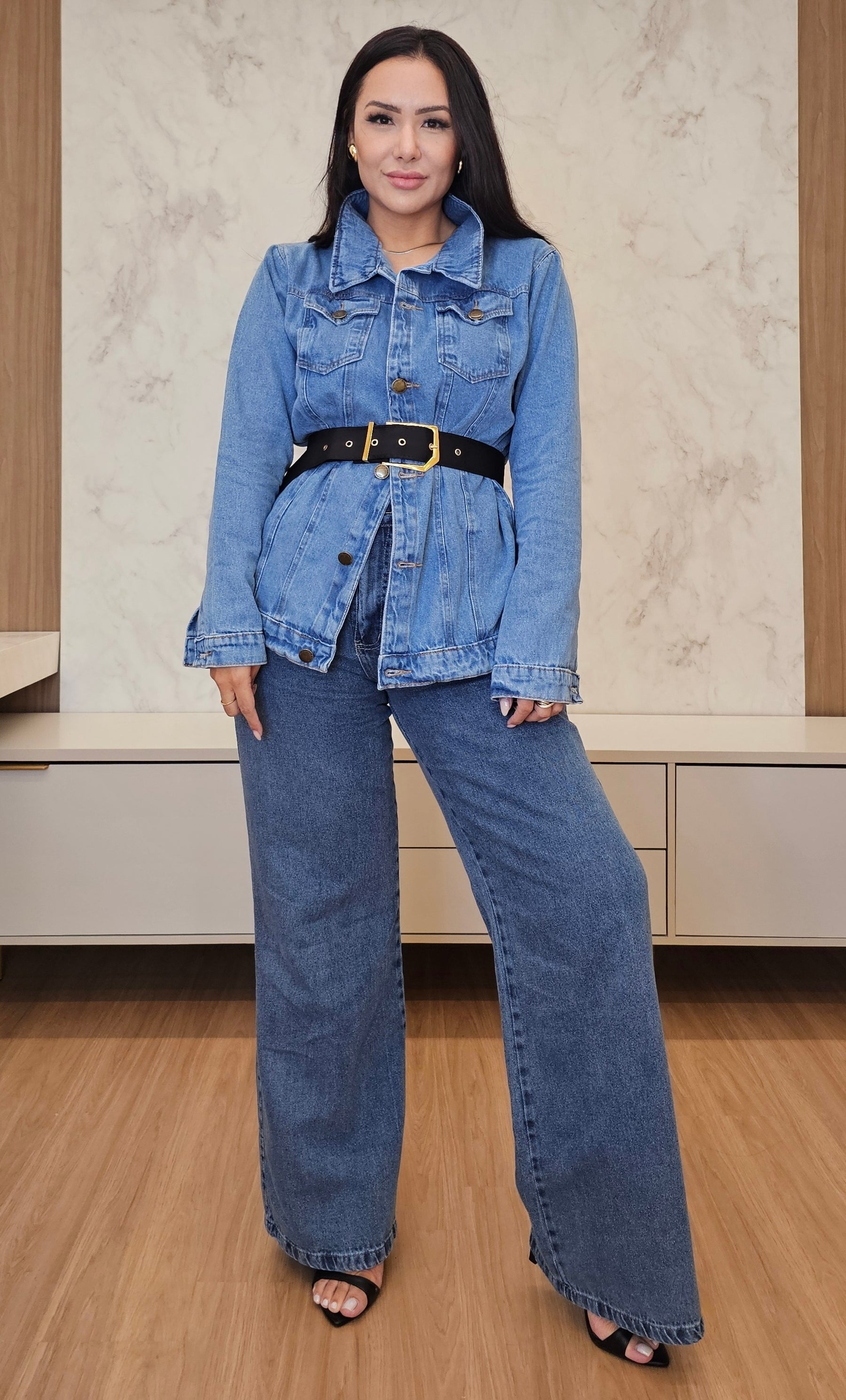 Camisa feminina oversized de jeans estruturado 100% algodão - moderna e atemporal