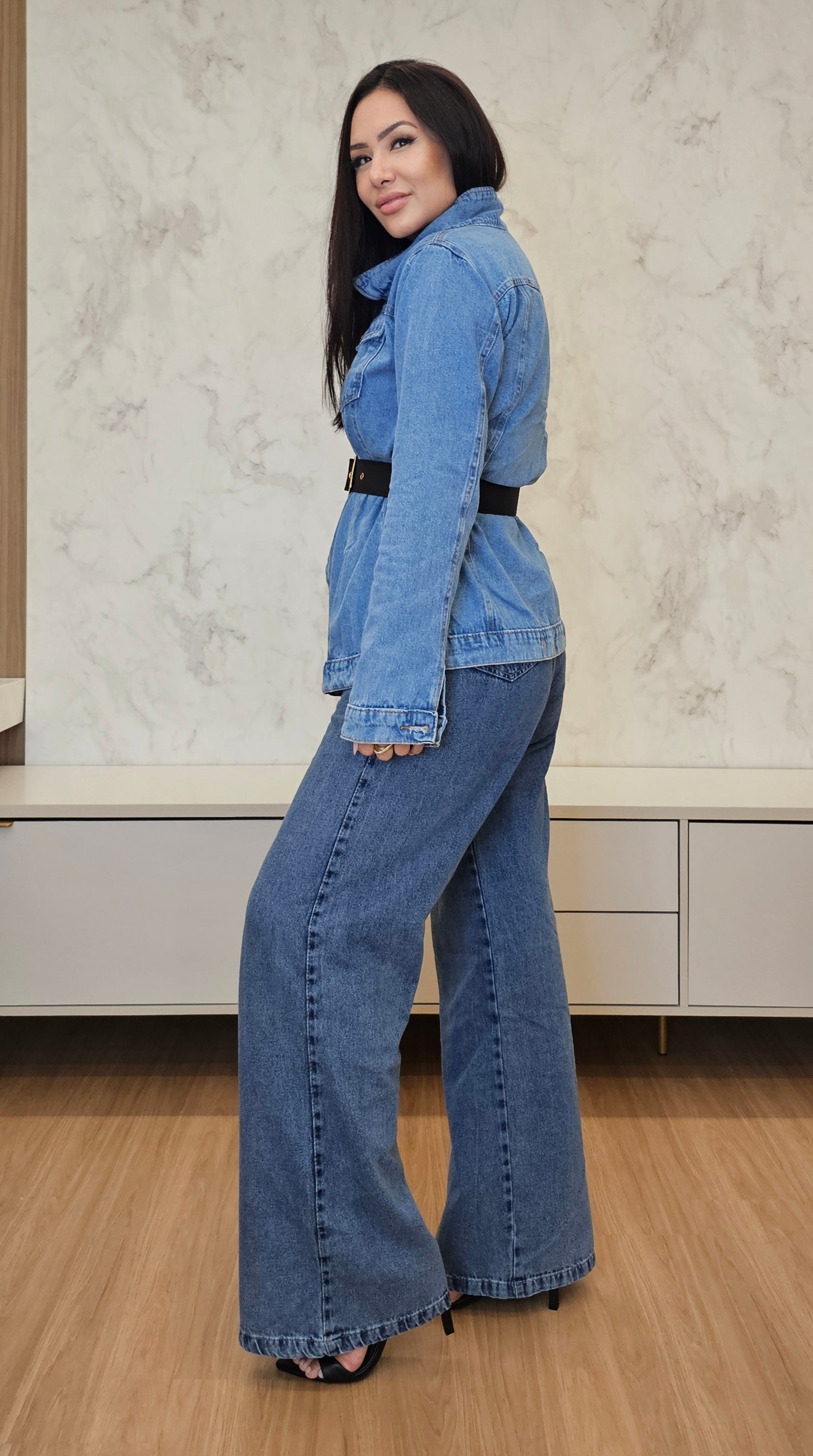 Camisa feminina oversized de jeans estruturado 100% algodão - moderna e atemporal