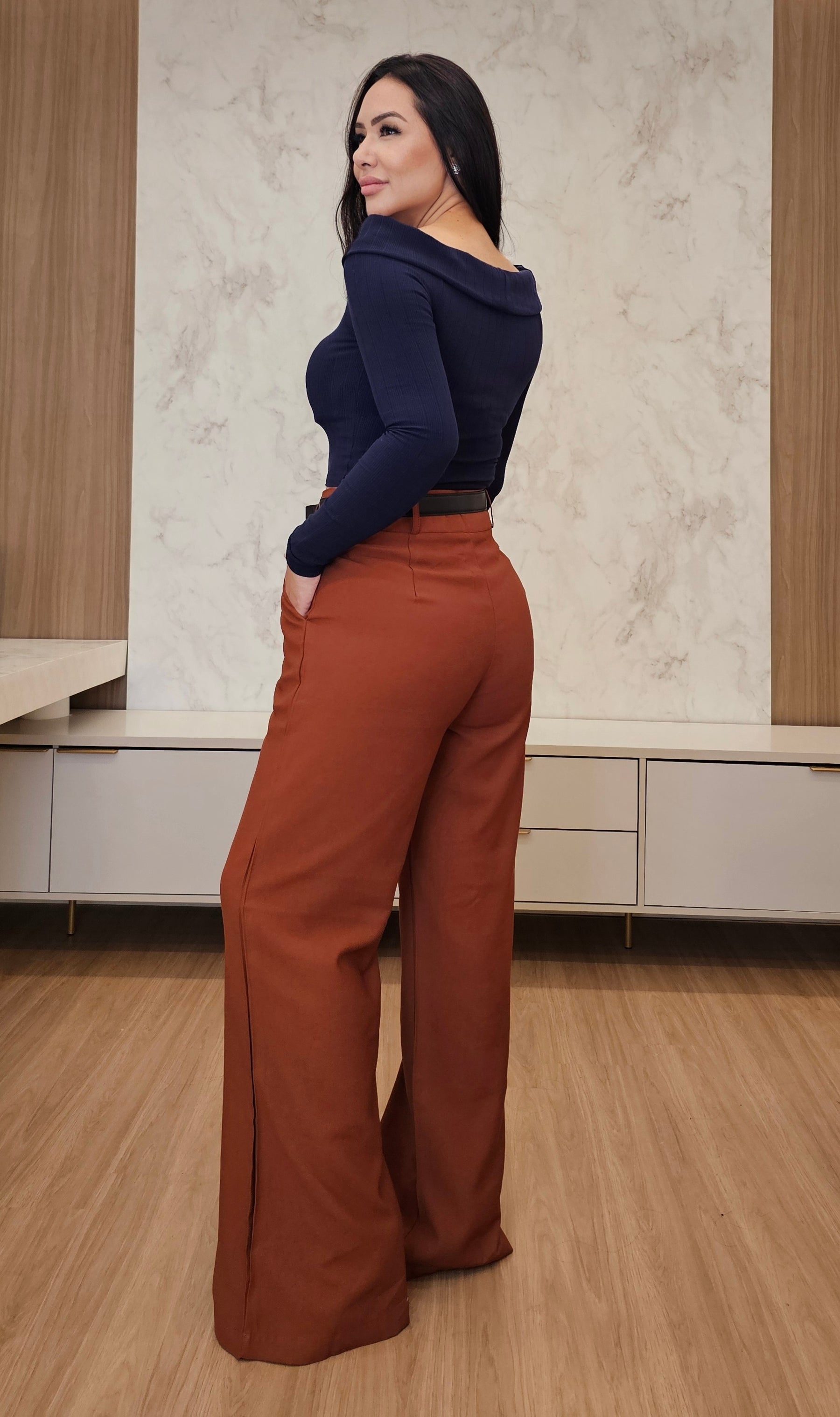 Calça feminina Pantalona marrom em alfaiataria