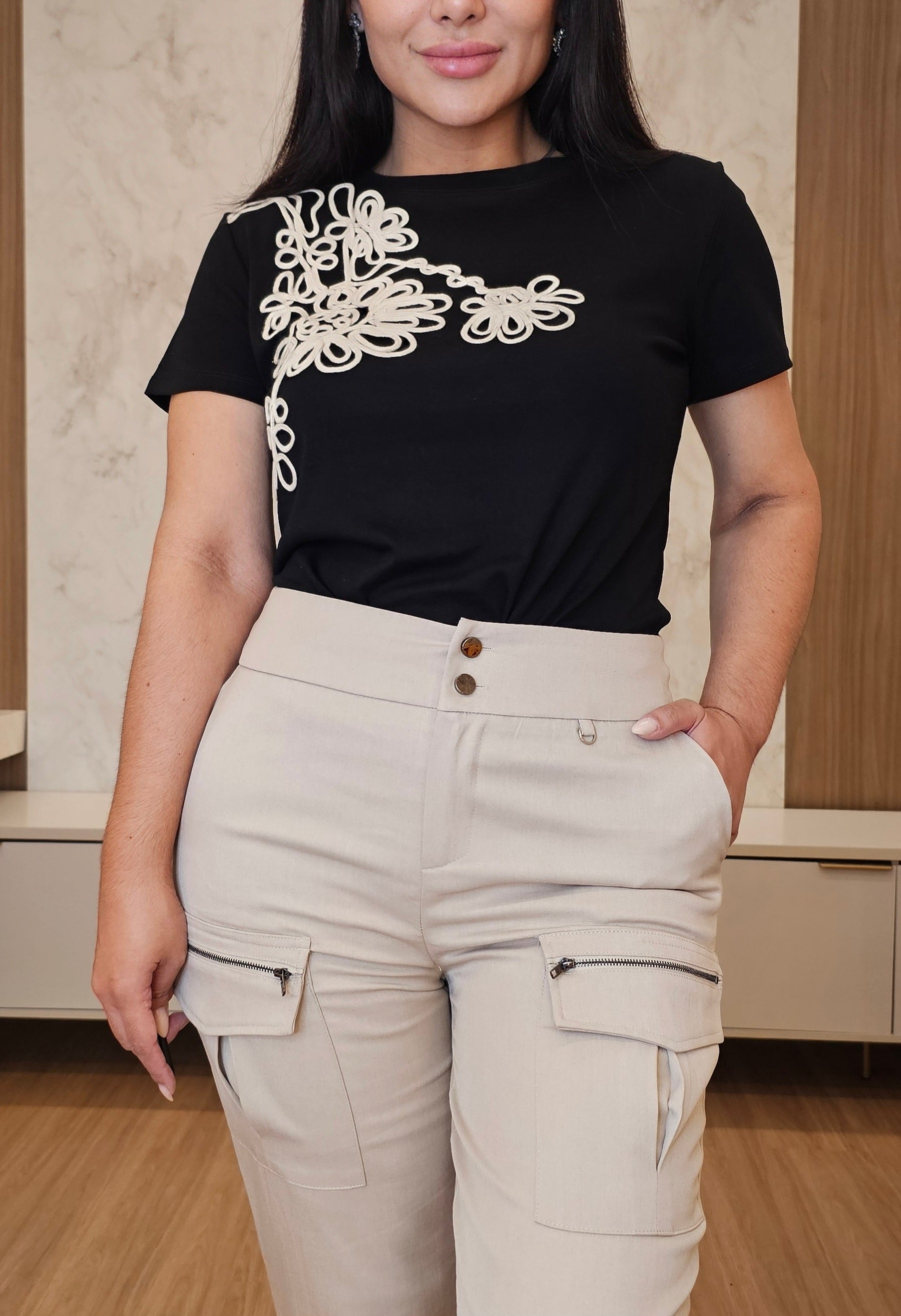 Blusa Feminina Preta Bordada Algodão com Elastano