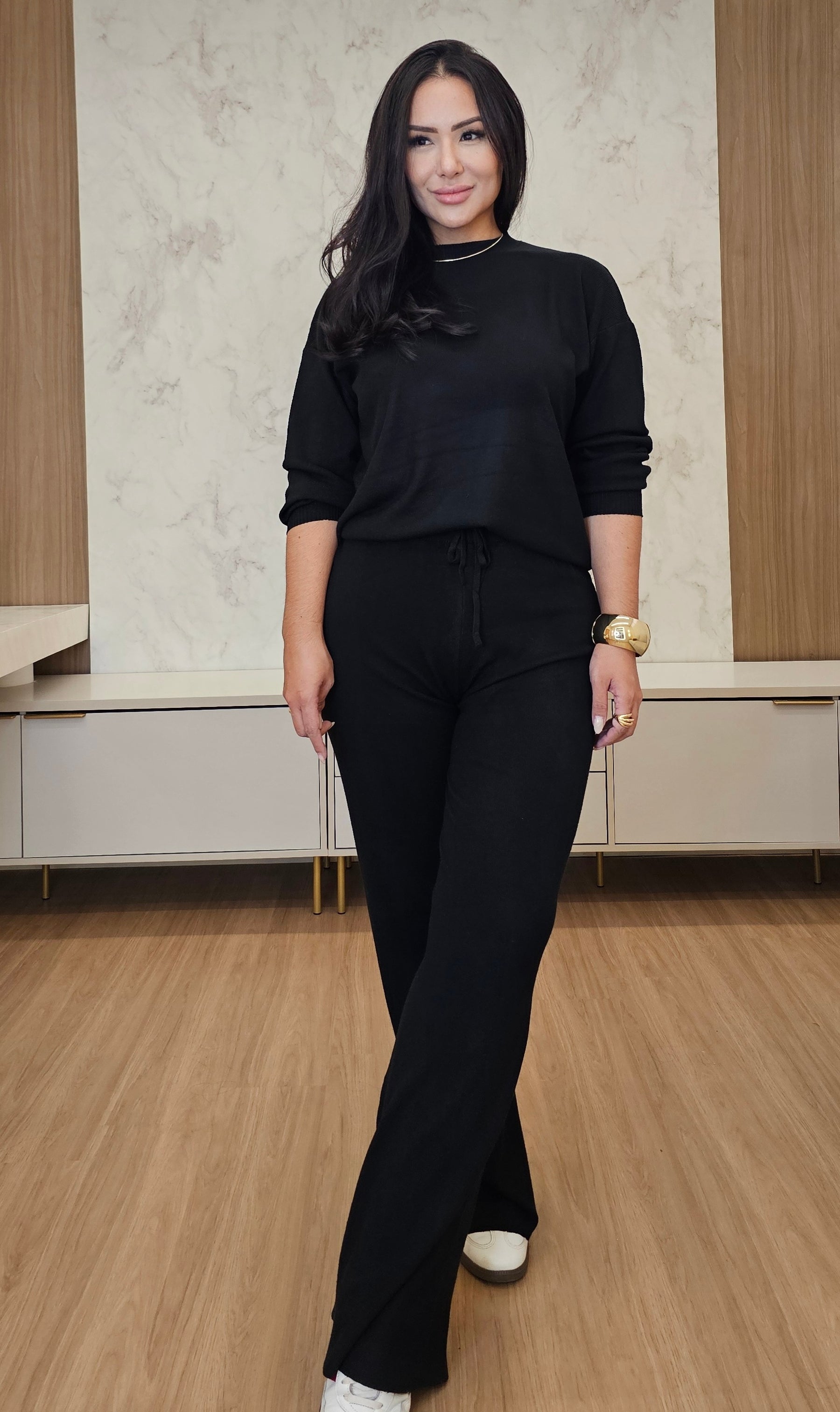 Conjunto feminino comfy preto em modal premium com elástico na cintura e cordão de amarração
