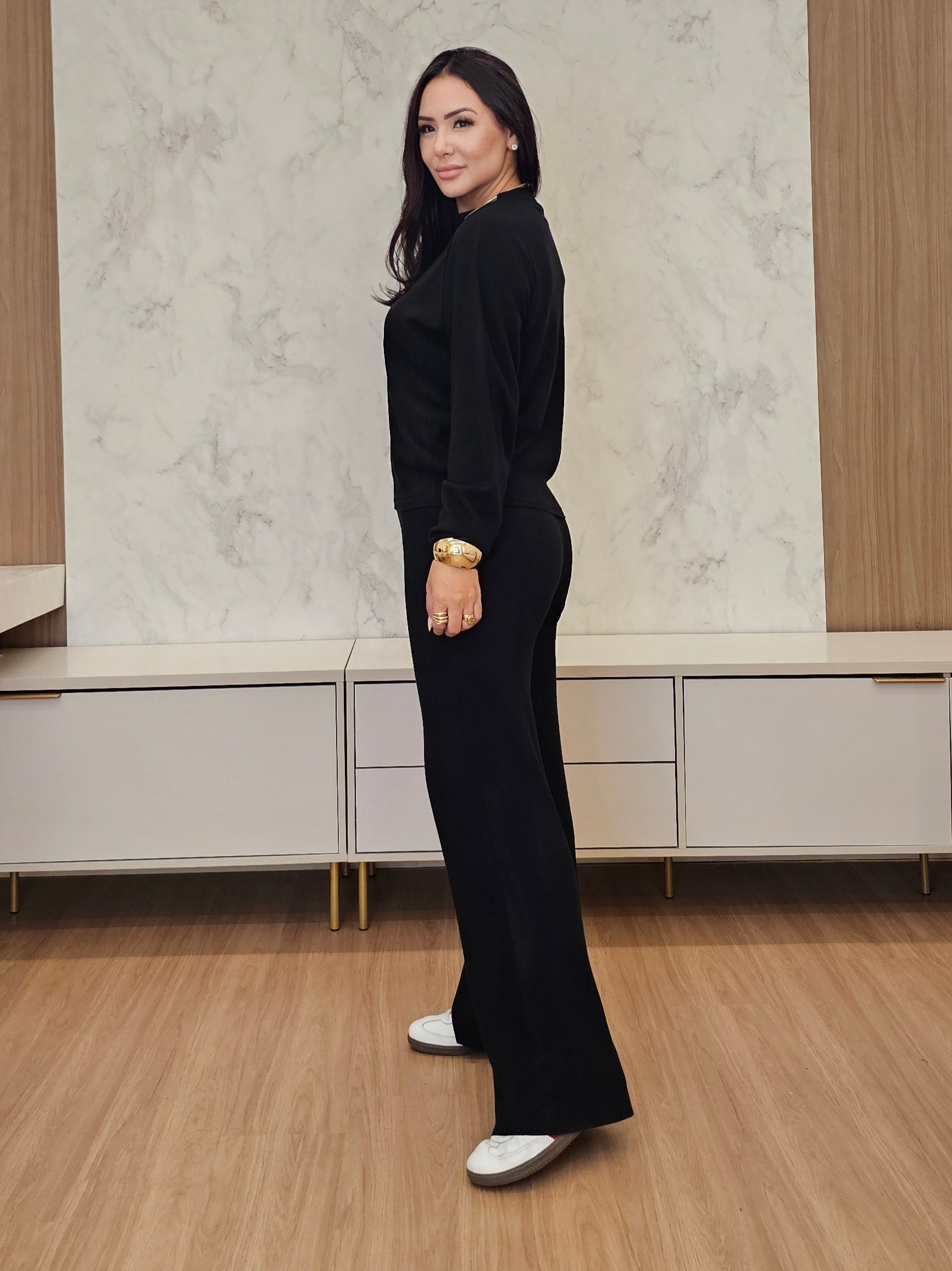 Conjunto feminino comfy preto em modal premium com elástico na cintura e cordão de amarração