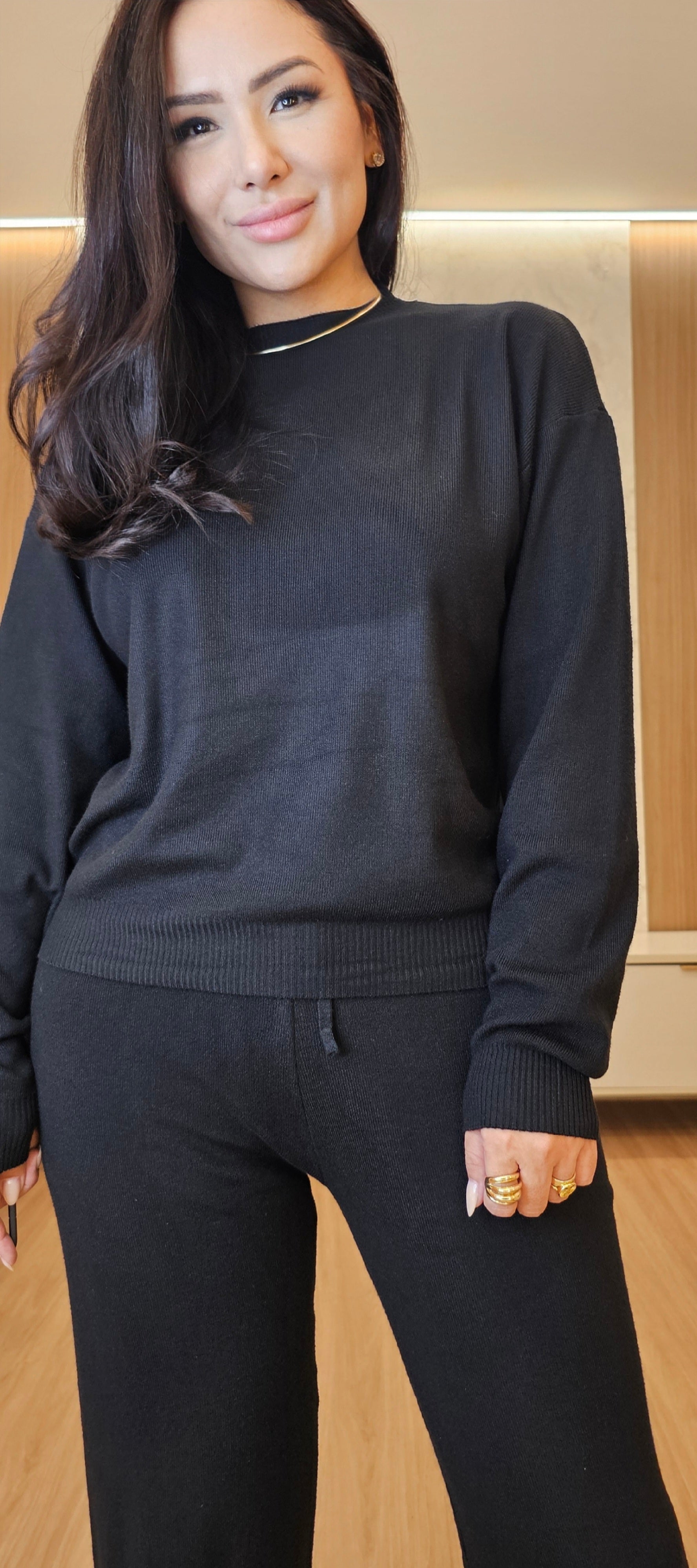 Conjunto feminino comfy preto em modal premium com elástico na cintura e cordão de amarração
