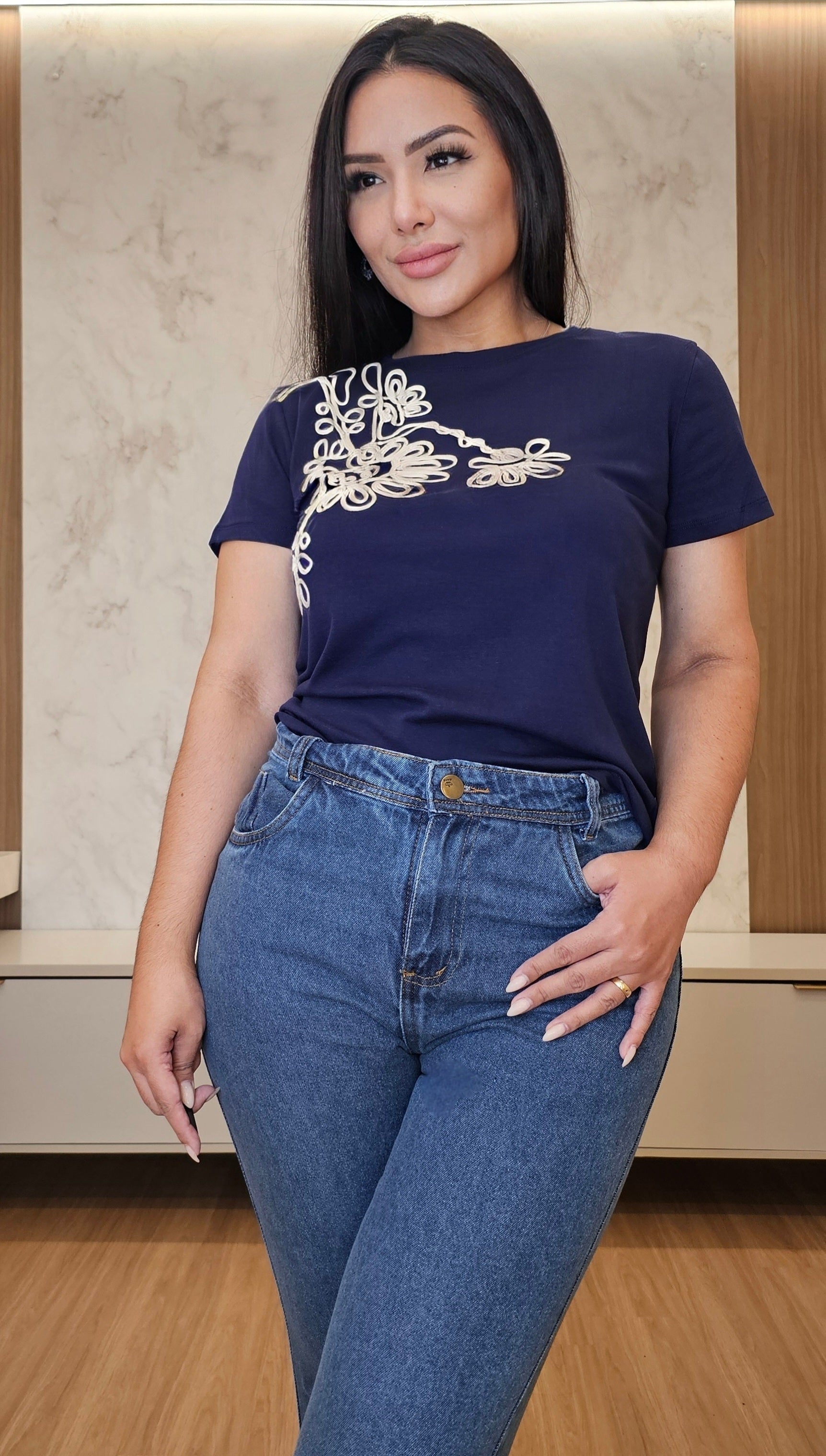 Blusa Feminina Bordada Azul Marinho Algodão com Elastano