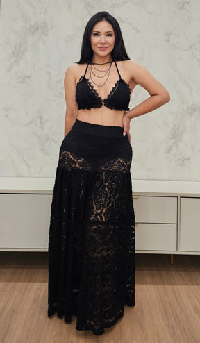 Conjunto/saída de praia em renda preta com forro e amarração