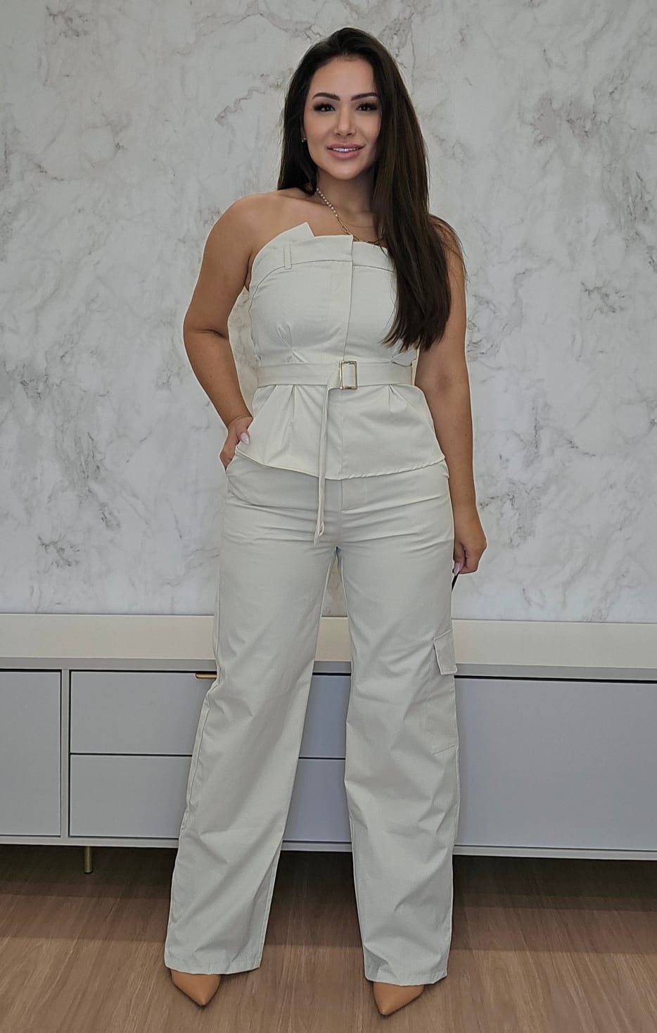 Calça cargo feminina em tecido estruturado e elegante - Catarina