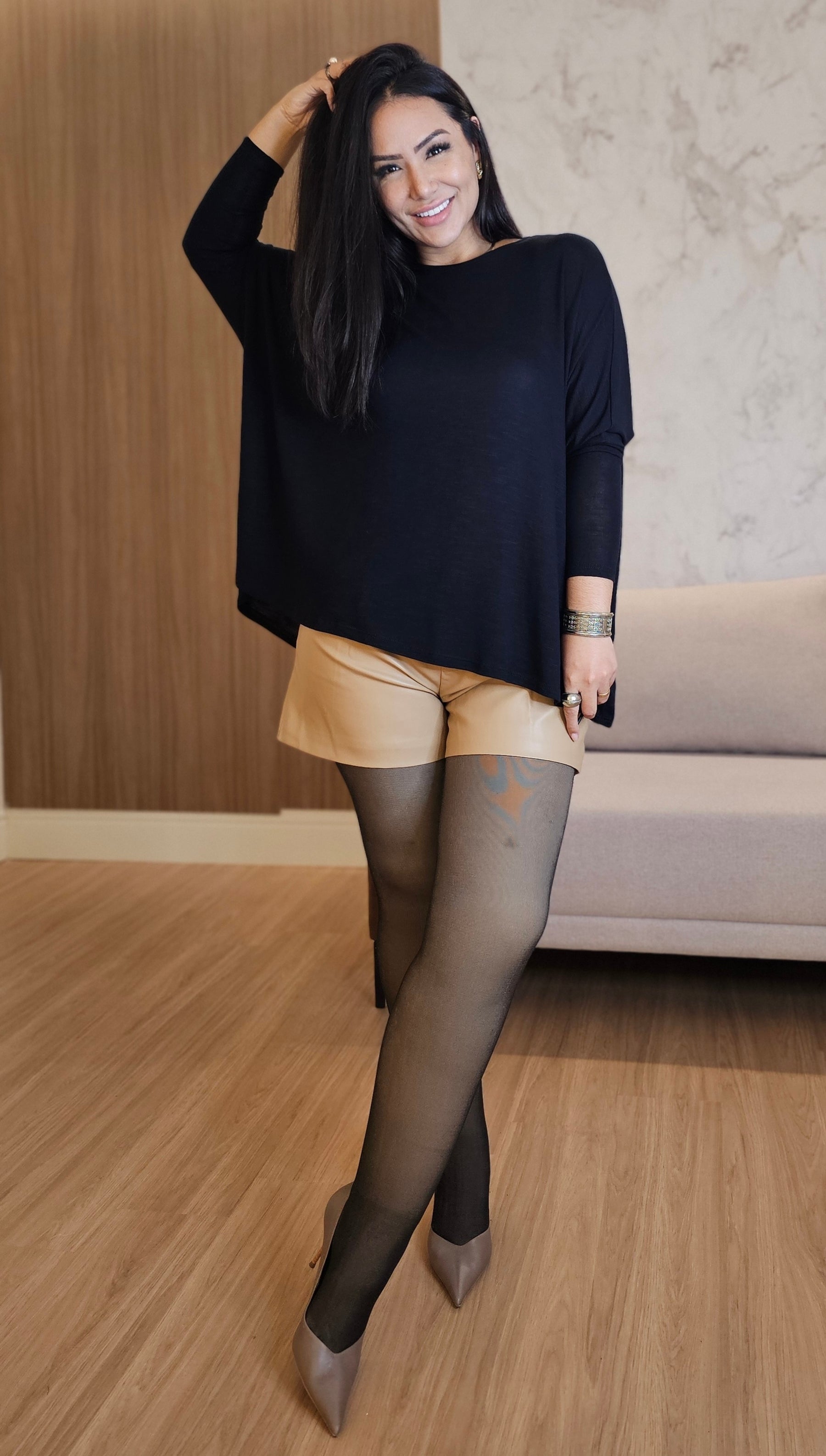 Blusa Feminina Preta Manga Longa – Modelagem Ampla e Elegante